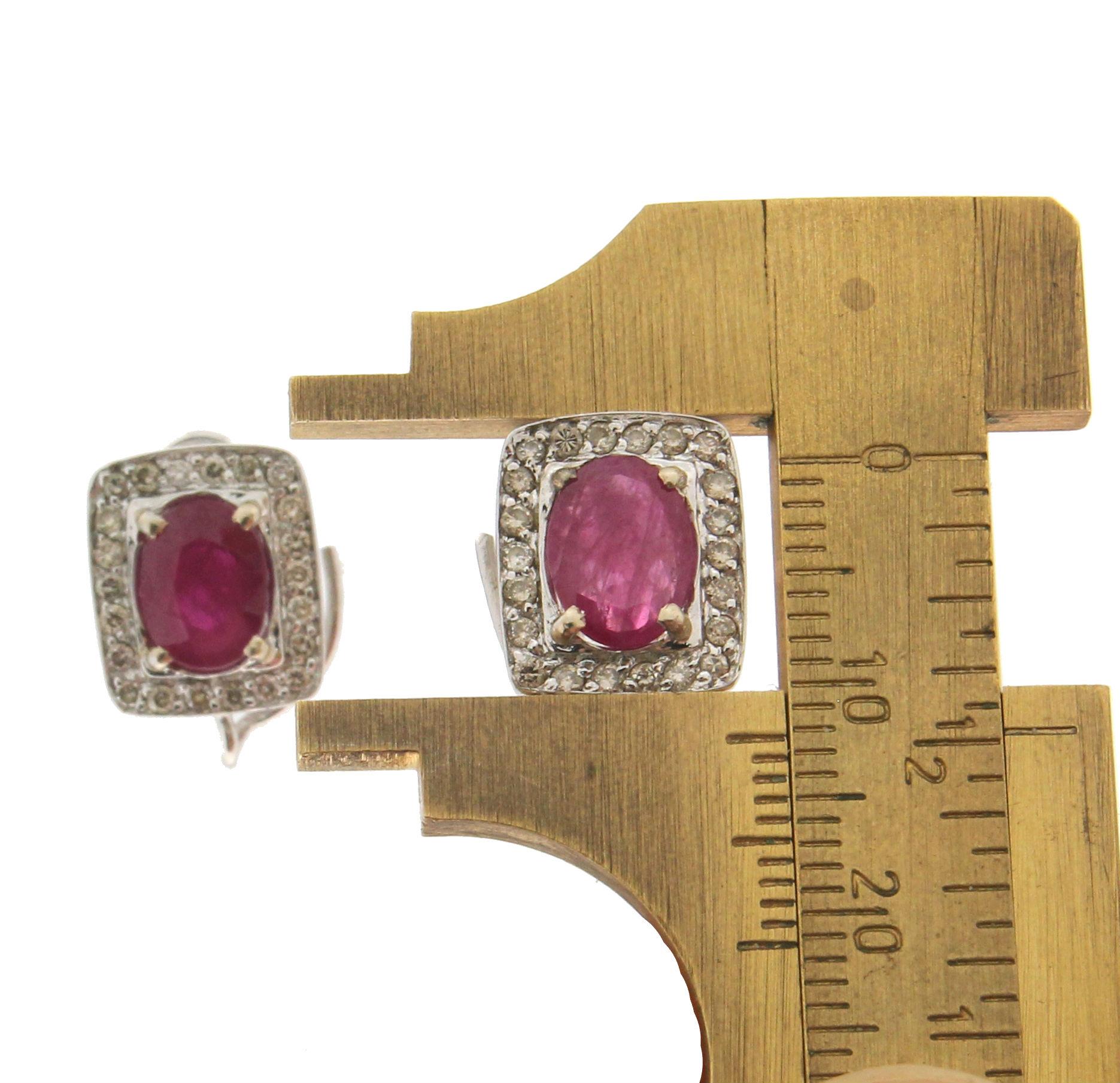 Boucles d'oreilles Handcraft en or blanc 18 carats avec rubis et diamants Neuf - En vente à Marcianise, IT
