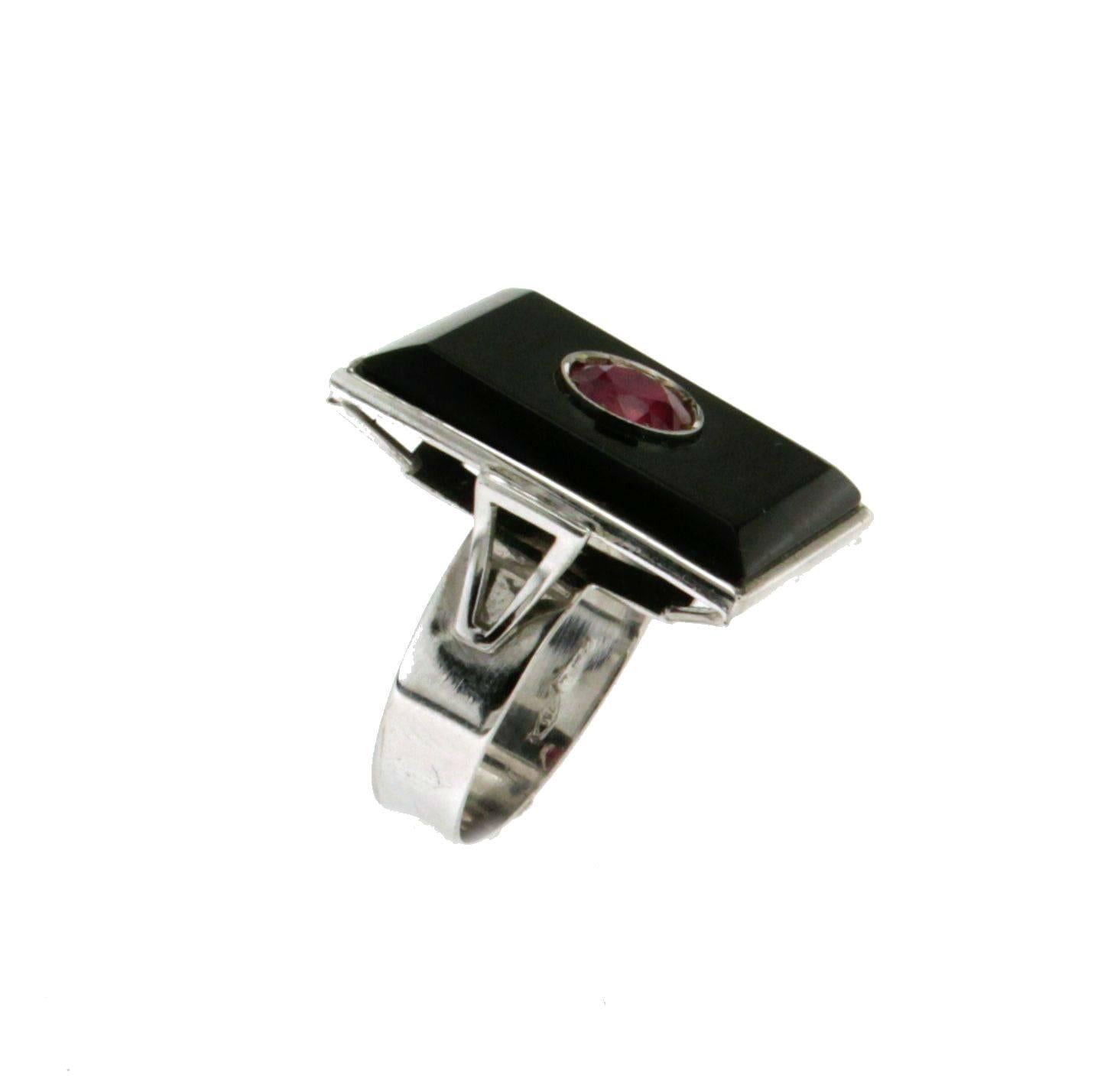 Handcraft Ruby 18 Karat White Gold Onyx Cocktail Ring In New Condition For Sale In Marcianise, IT