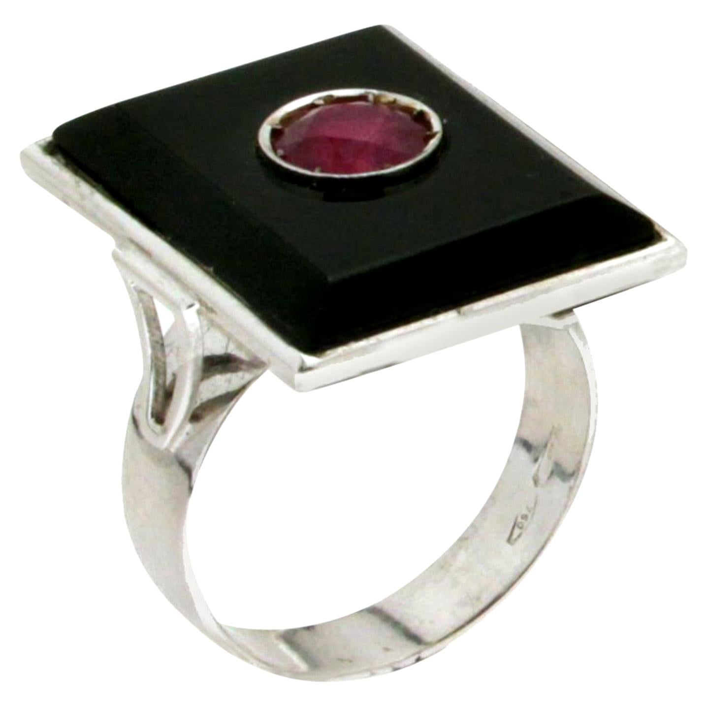 Handcraft Ruby 18 Karat White Gold Onyx Cocktail Ring For Sale