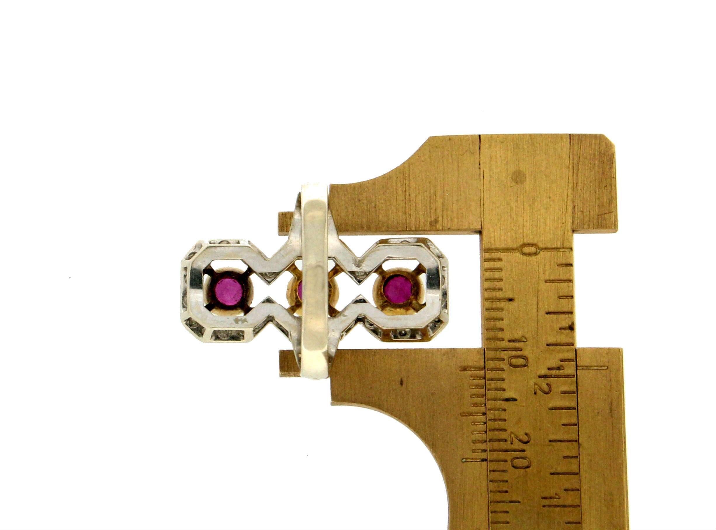 Bague de cocktail en or jaune et blanc 18 carats avec diamants et rubis Handcraft en vente 5