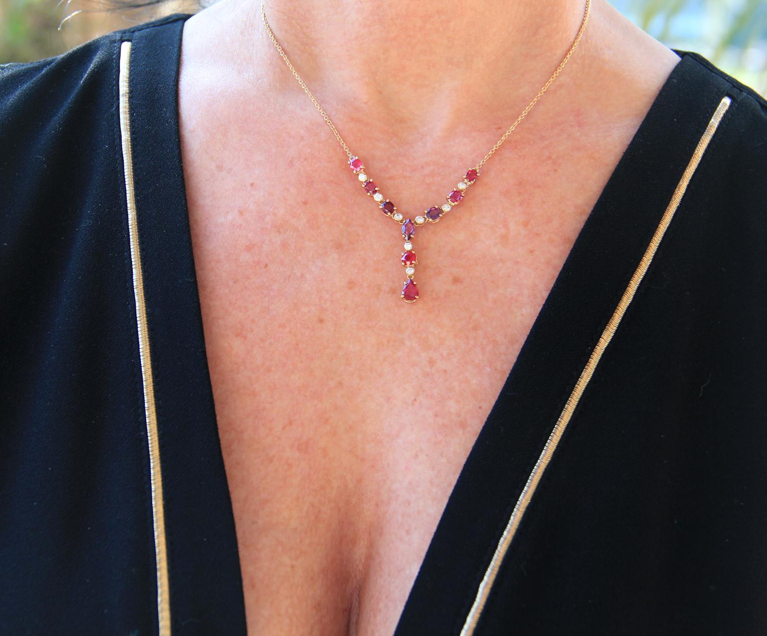 Handgefertigte Rubin-Halskette aus 18 Karat Gelbgold mit Diamanten-Anhänger für Damen oder Herren