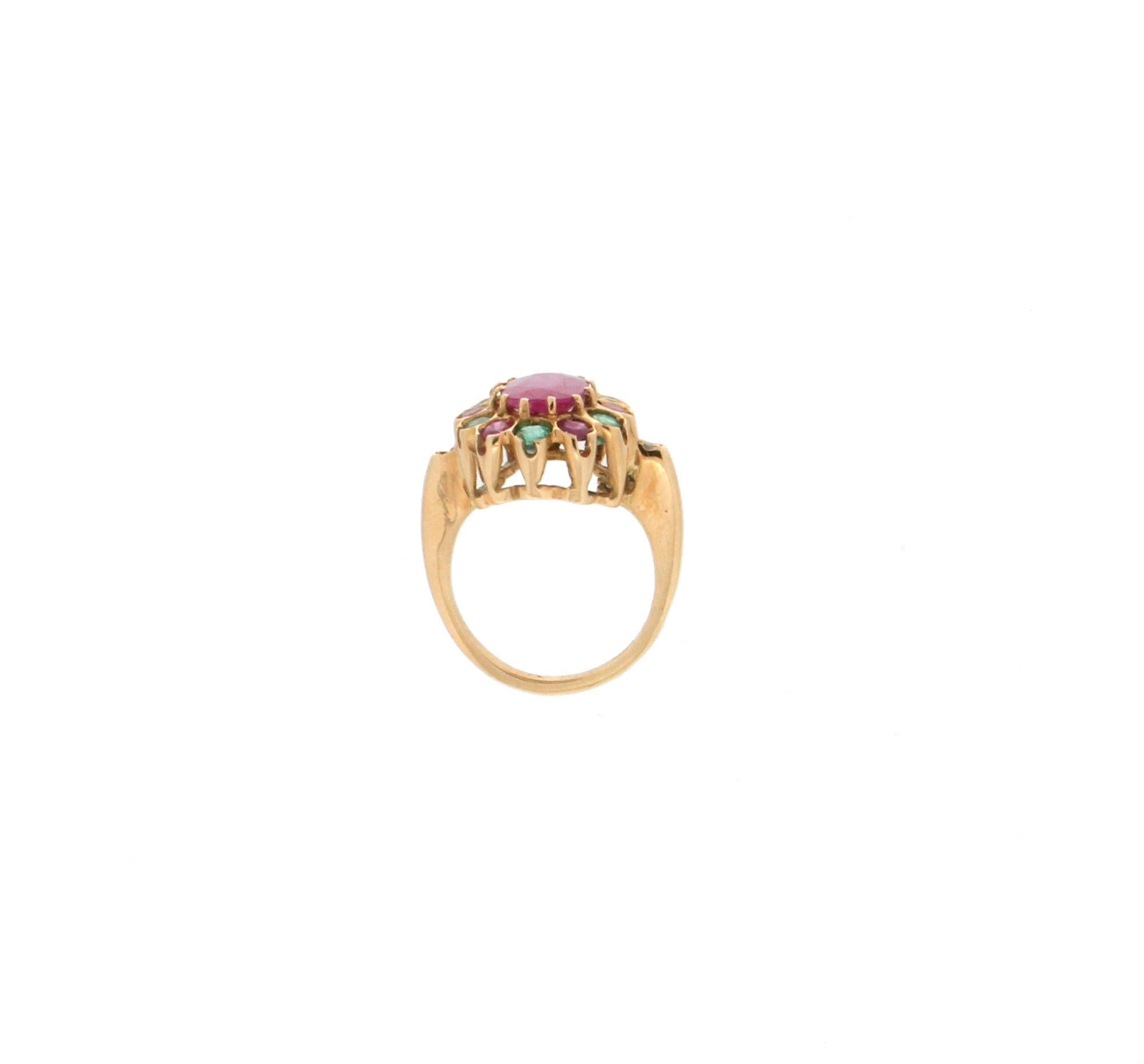 Handcraft Ruby 18 Karat Yellow Gold Emeralds Diamonds Cocktail Ring In New Condition For Sale In Marcianise, IT