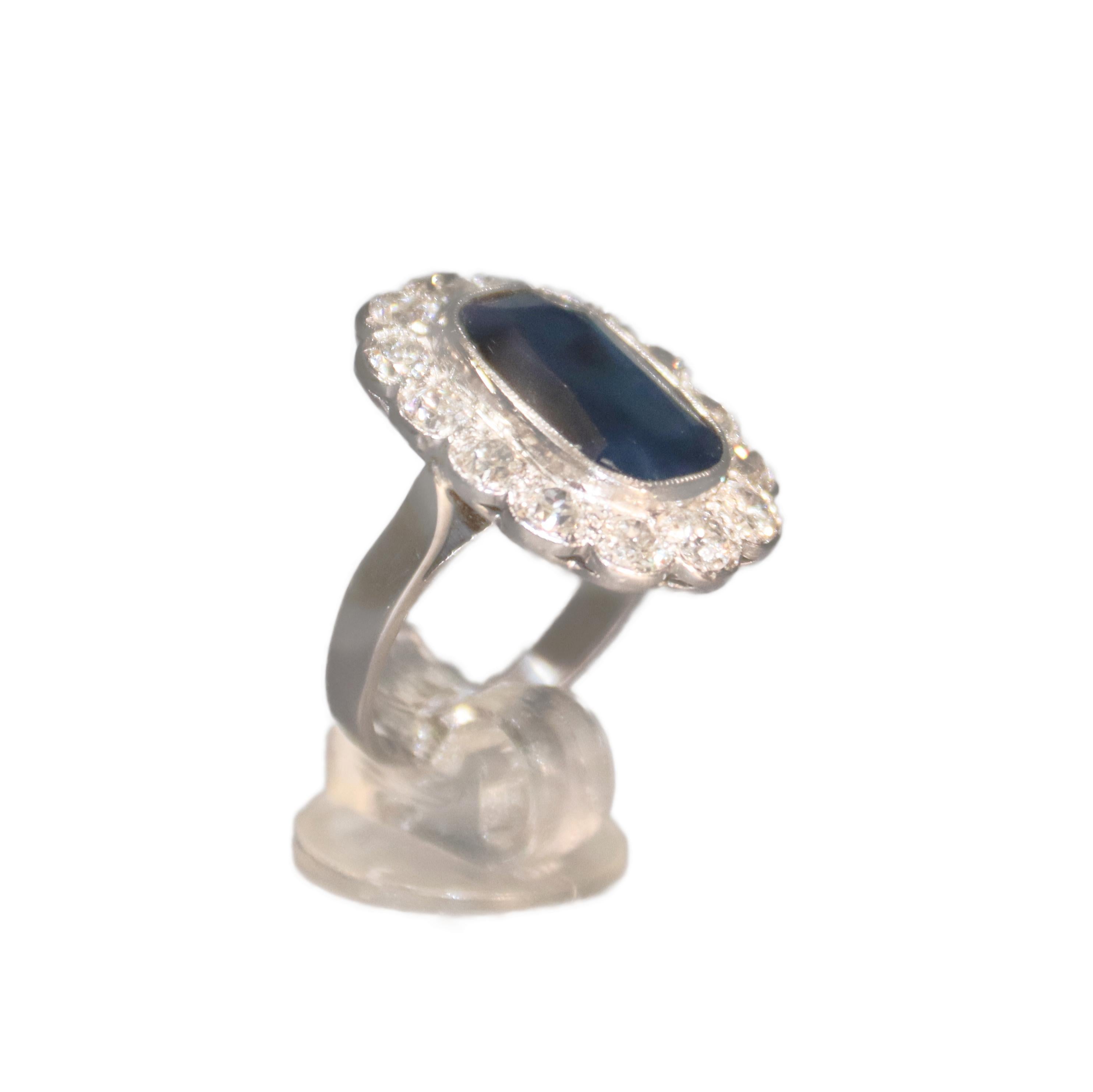 Handcraft Sapphire 18 Karat White Gold Diamonds Cocktail Ring For Sale 2