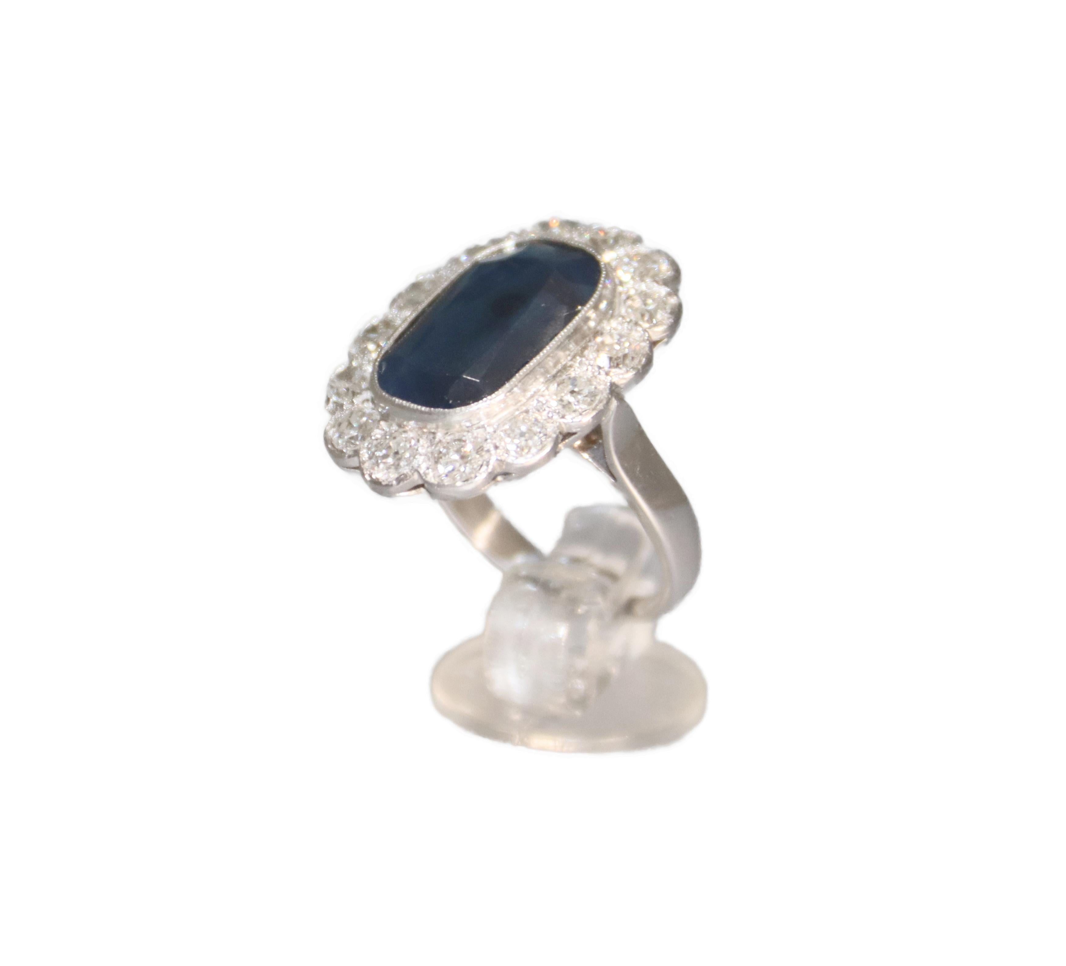 Handcraft Sapphire 18 Karat White Gold Diamonds Cocktail Ring For Sale 3