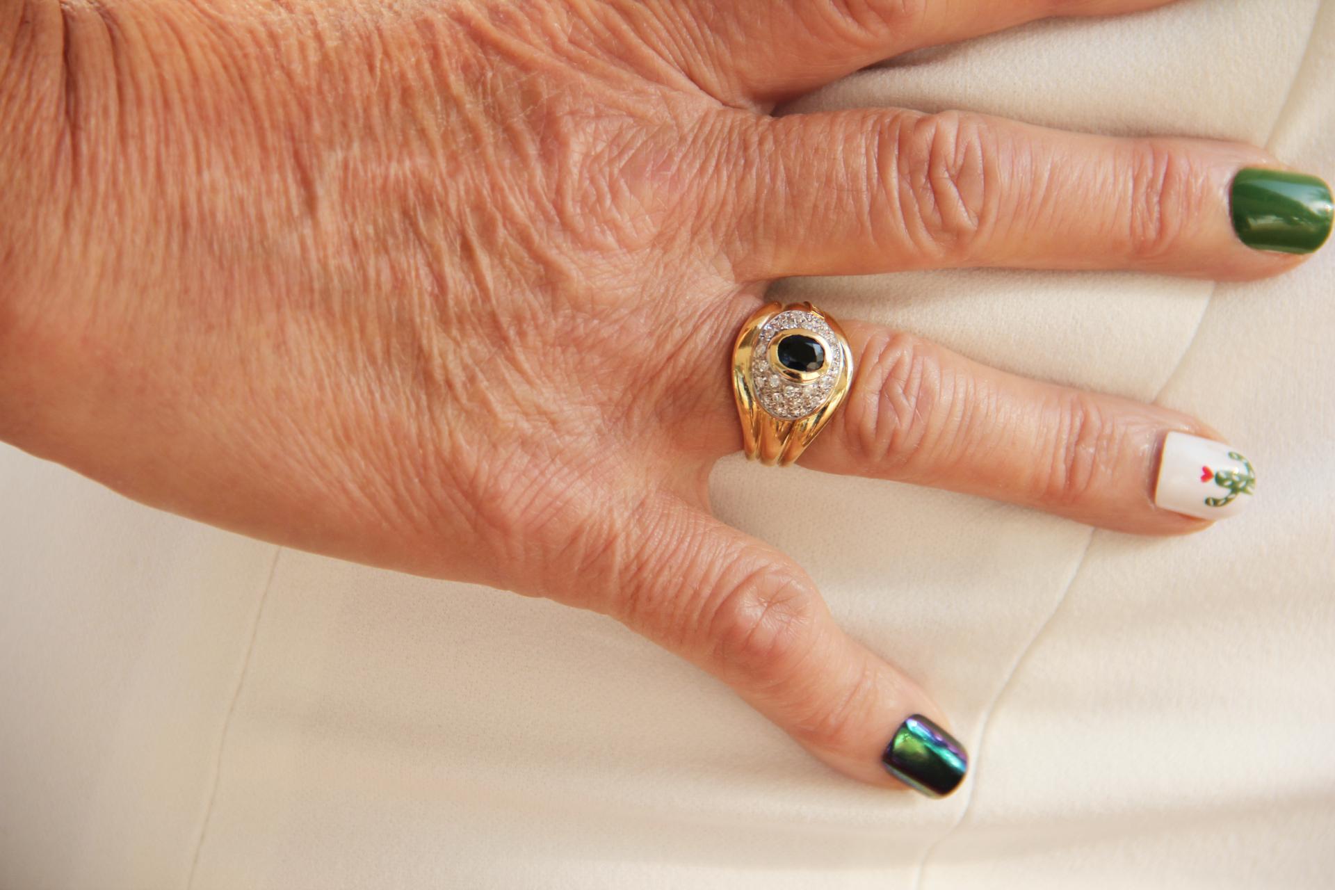Bague cocktail artisanale en or jaune 18 carats avec saphirs et diamants en vente 7