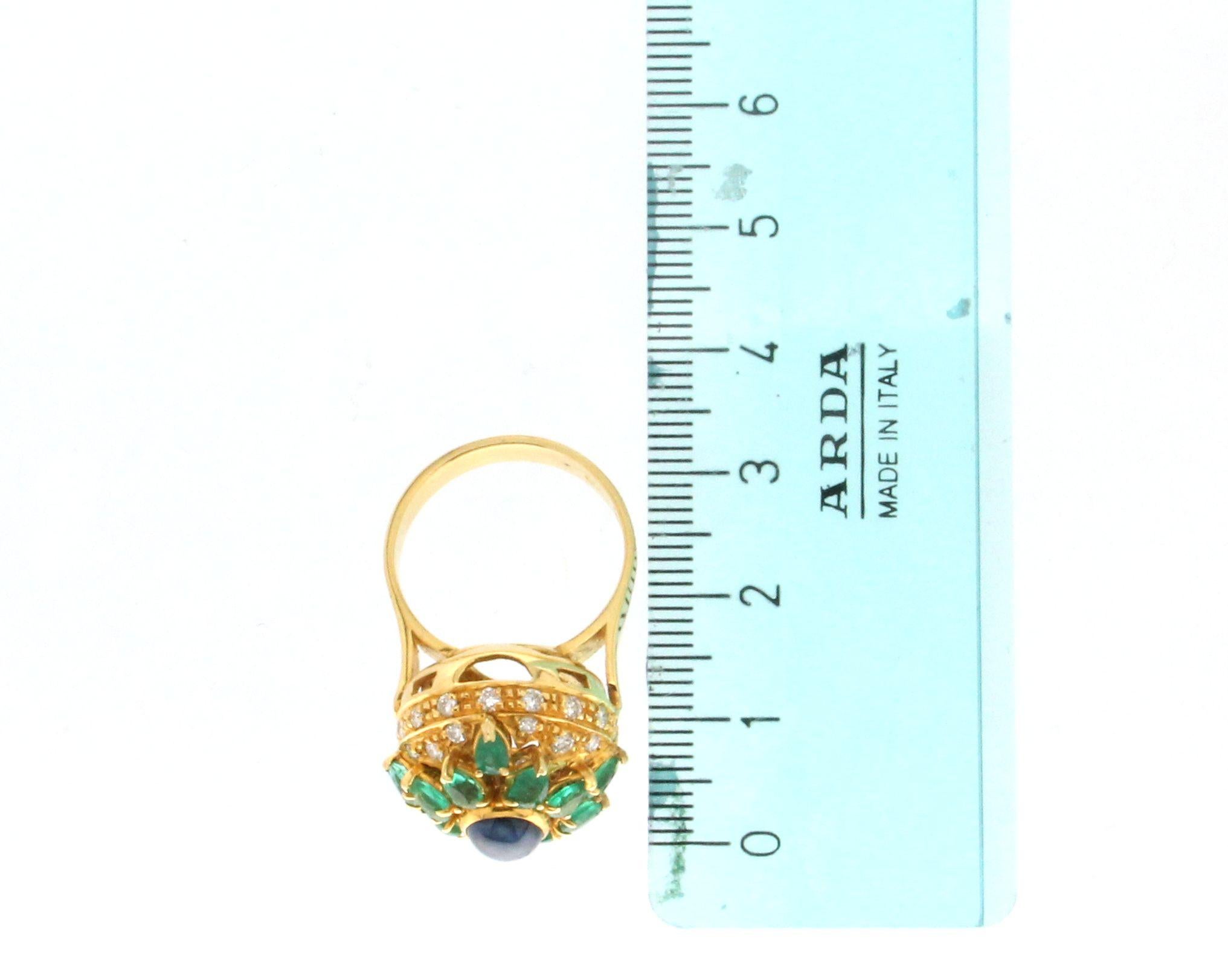 Handcraft Sapphire 18 Karat Yellow Gold Emeralds Diamonds Cocktail Ring For Sale 5