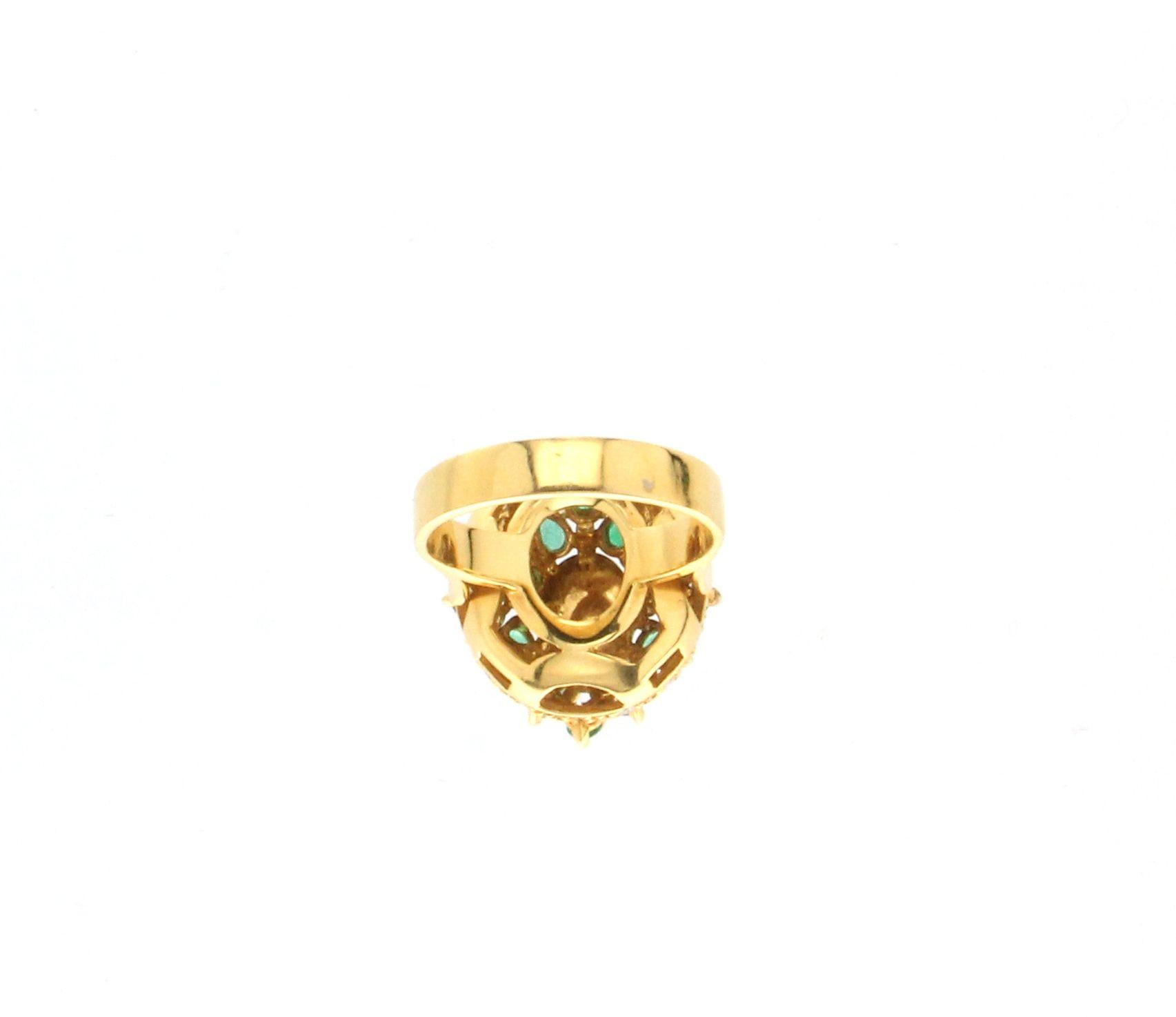 Handcraft Sapphire 18 Karat Yellow Gold Emeralds Diamonds Cocktail Ring For Sale 6