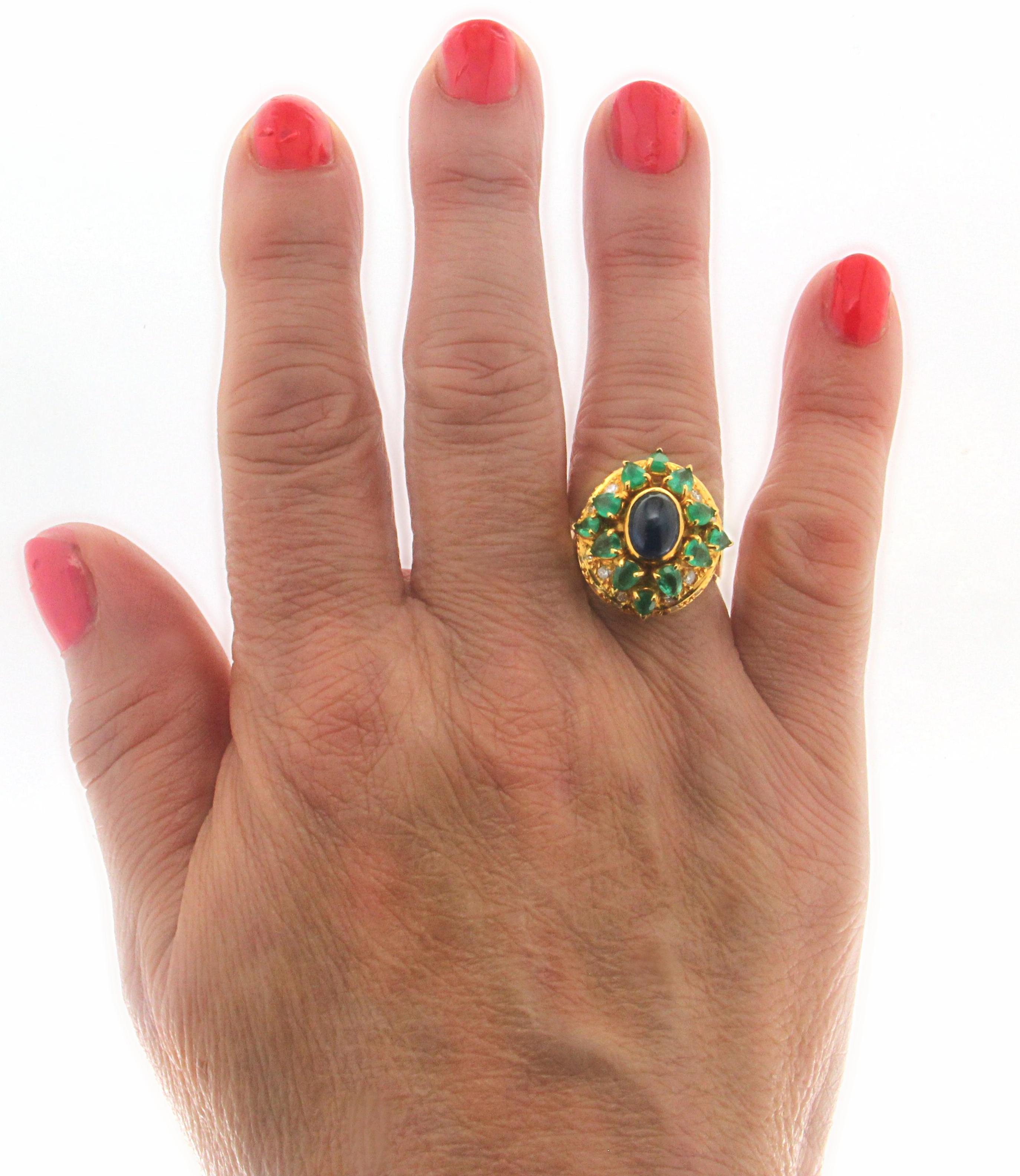 Handcraft Sapphire 18 Karat Yellow Gold Emeralds Diamonds Cocktail Ring For Sale 10