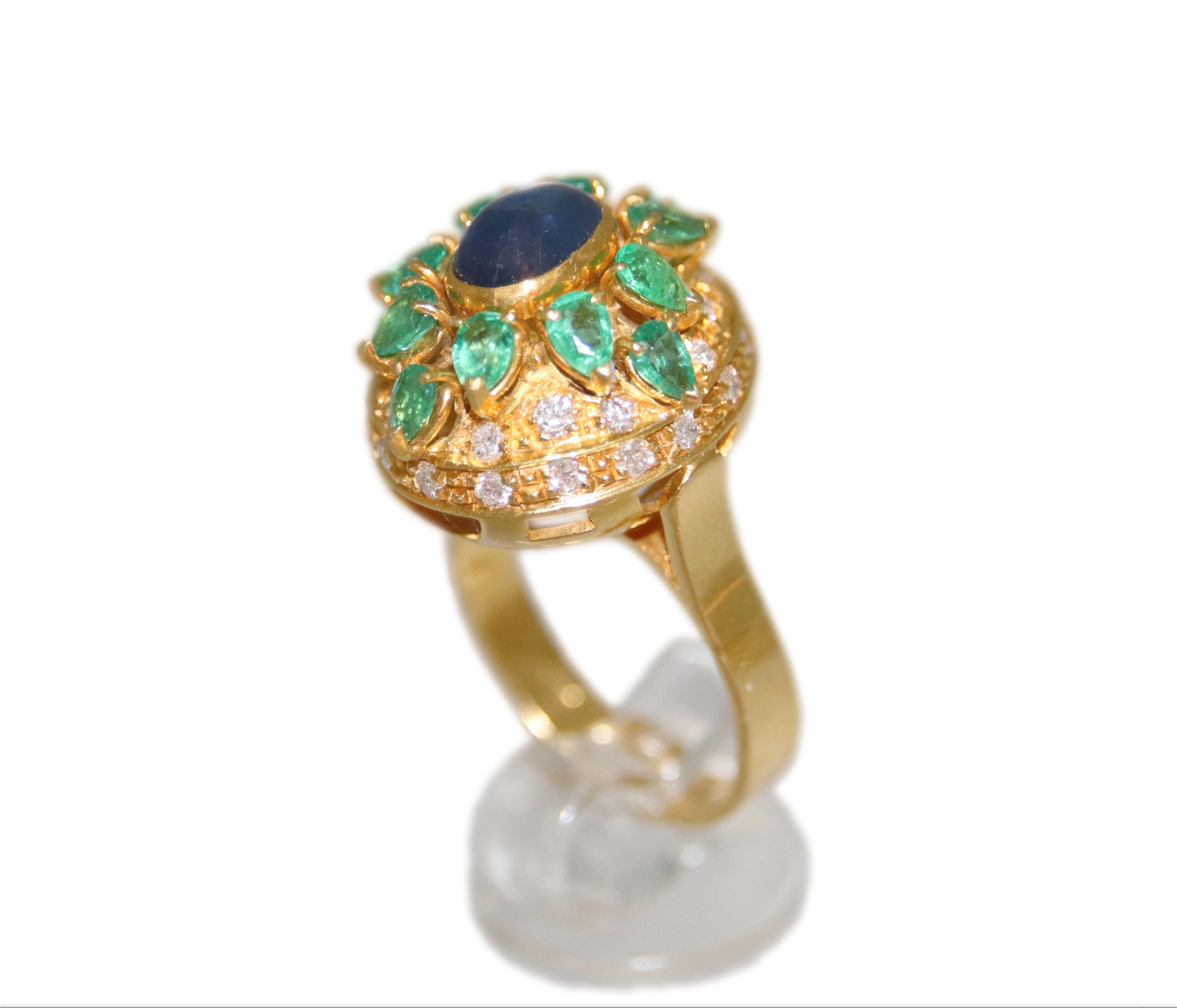 Handcraft Sapphire 18 Karat Yellow Gold Emeralds Diamonds Cocktail Ring For Sale 6