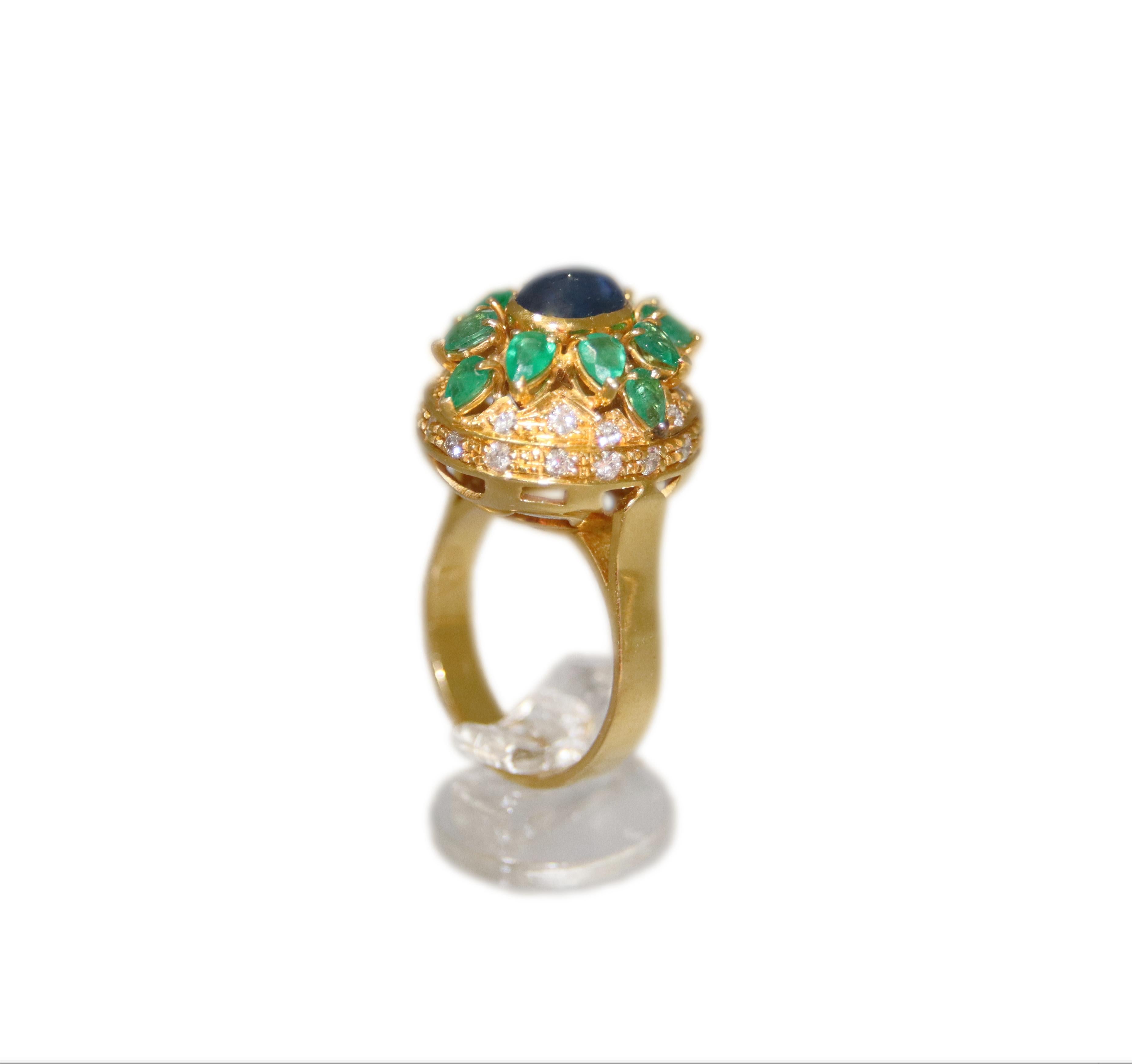 Handcraft Sapphire 18 Karat Yellow Gold Emeralds Diamonds Cocktail Ring For Sale 8