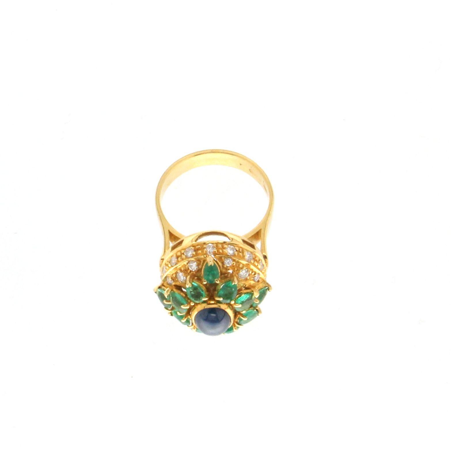 Handcraft Sapphire 18 Karat Yellow Gold Emeralds Diamonds Cocktail Ring For Sale 1
