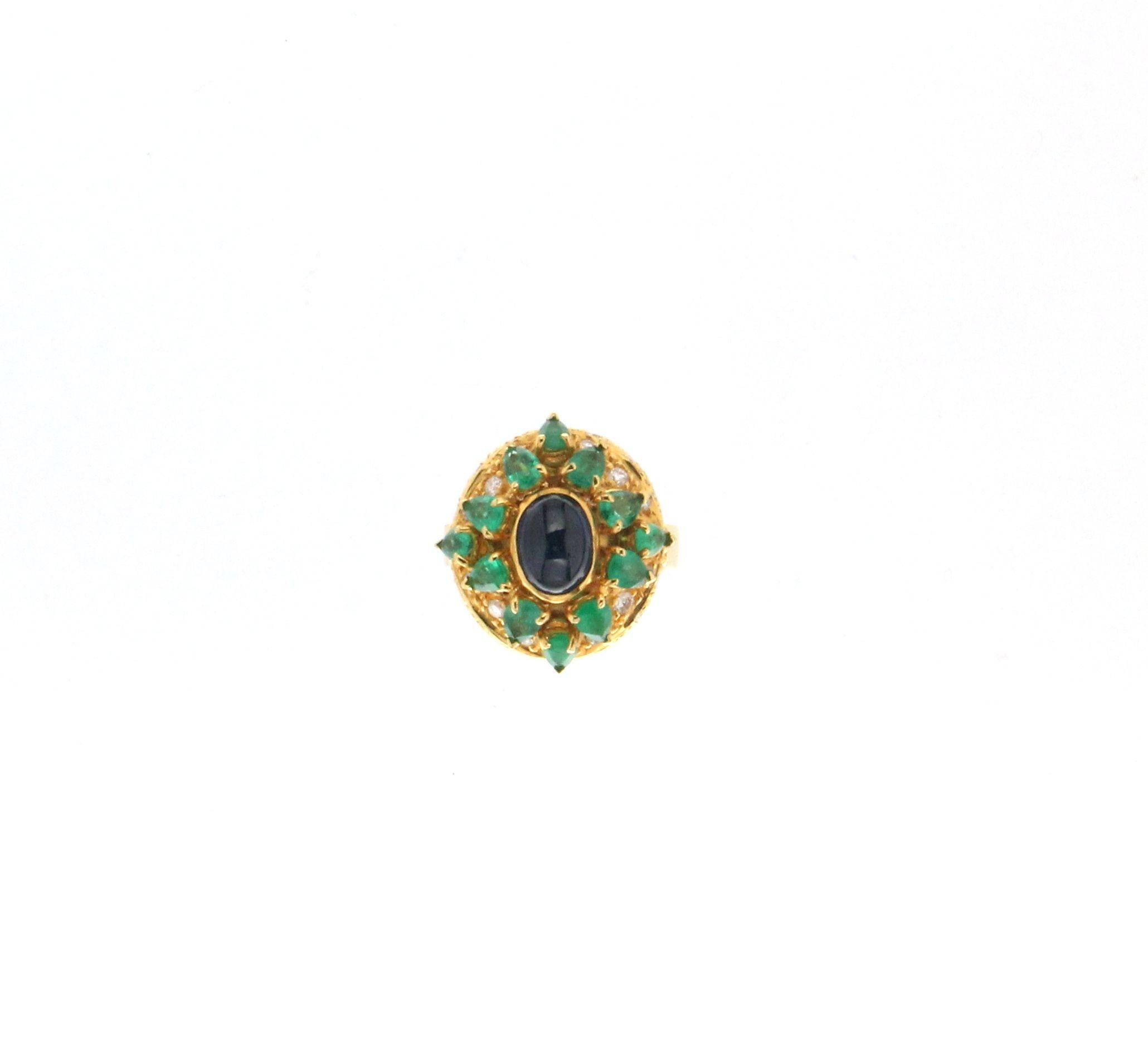 Handcraft Sapphire 18 Karat Yellow Gold Emeralds Diamonds Cocktail Ring For Sale 2
