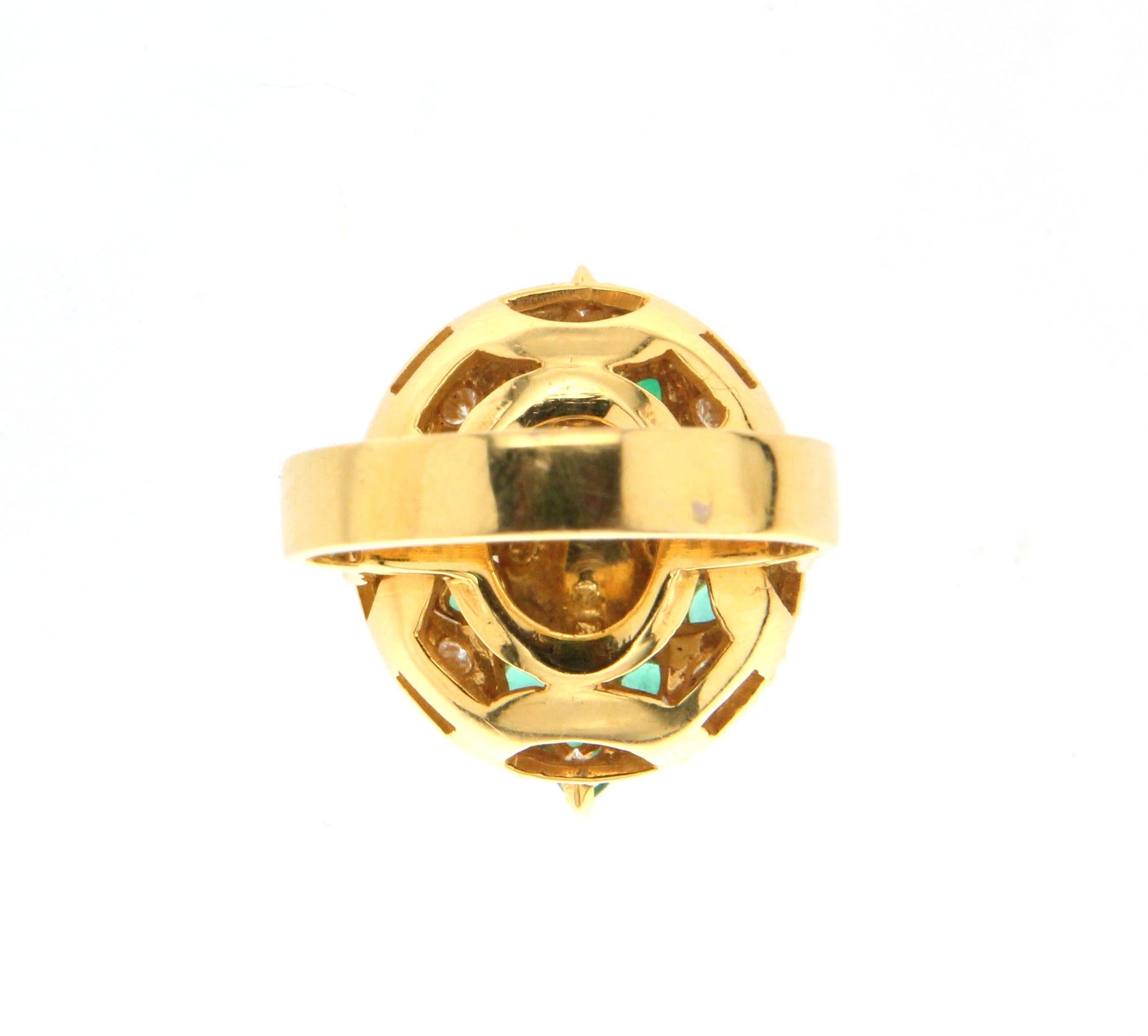 Women's or Men's Handcraft Sapphire 18 Karat Yellow Gold Emeralds Diamonds Cocktail Ring For Sale