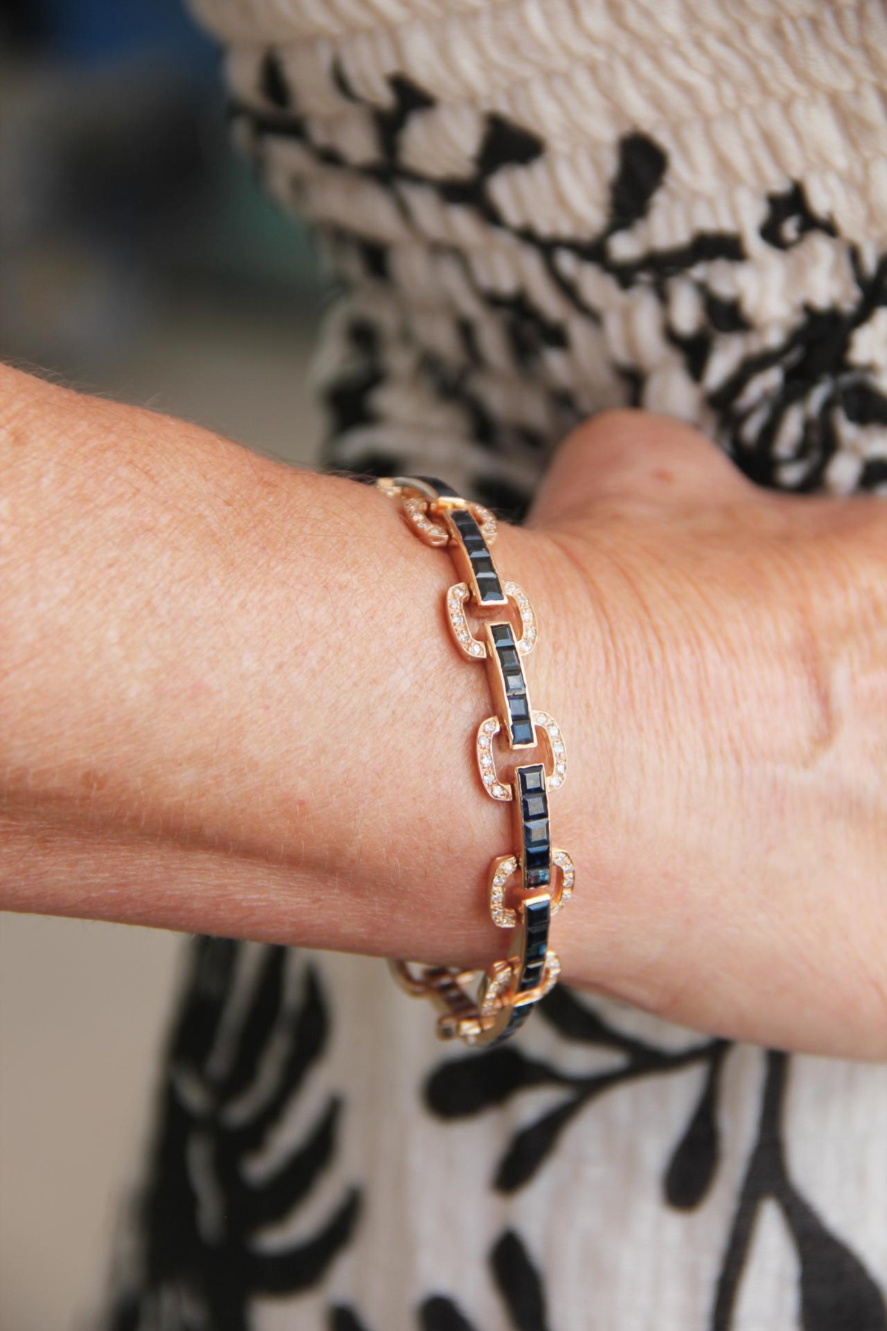 Handcraft Sapphires 14 Karat Yellow Gold Diamonds Cuff Bracelet For Sale 2