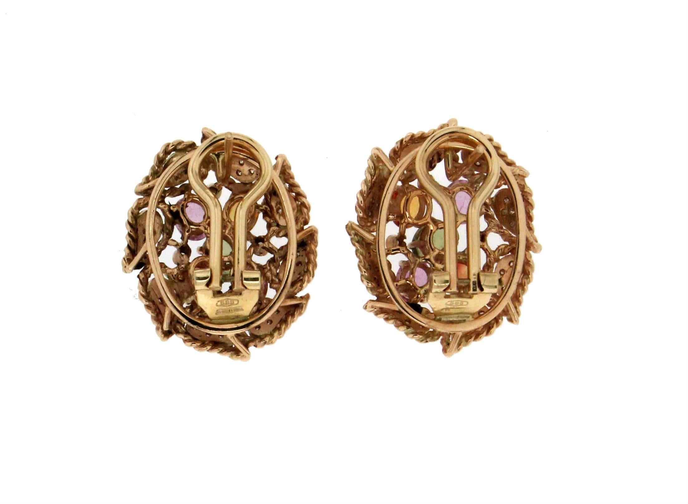 Artisan Handcraft Sapphires 14 Karat Yellow Gold Diamonds Stud Earrings For Sale