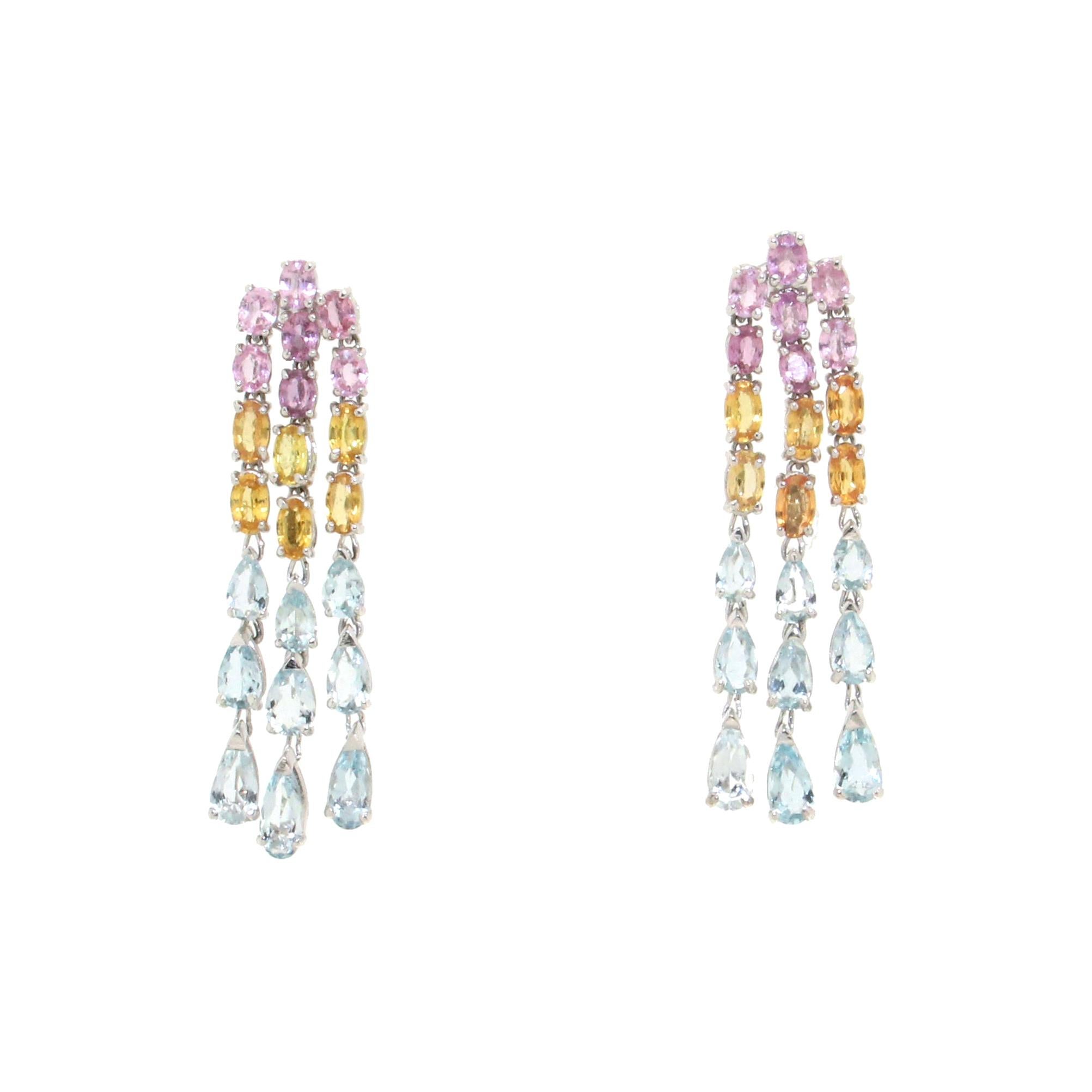 Boucles d'oreilles en goutte artisanales en or blanc 18 carats, saphirs et aigue-marine