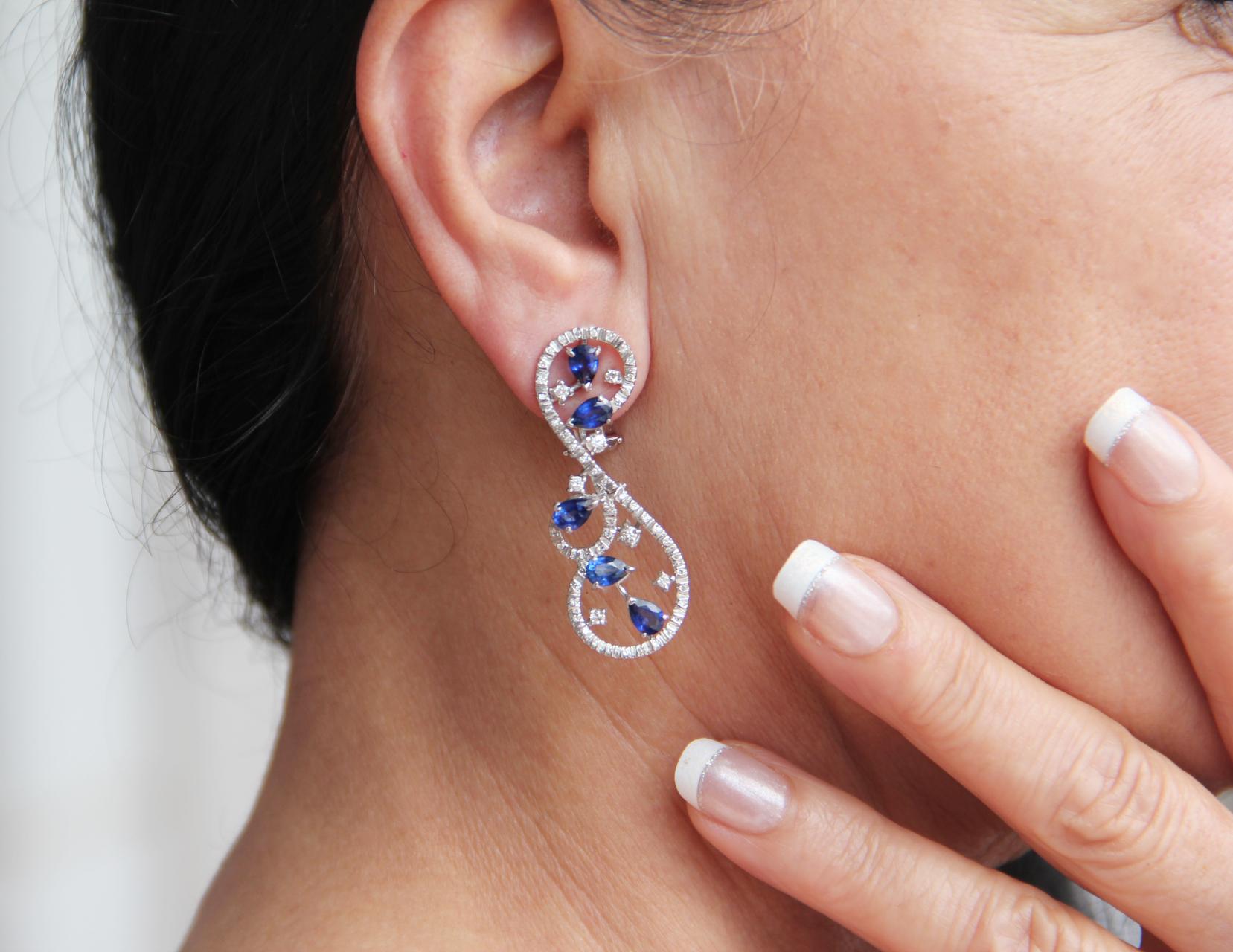 Handcraft Sapphires 18 Karat White Gold Diamonds Stud Earrings 4