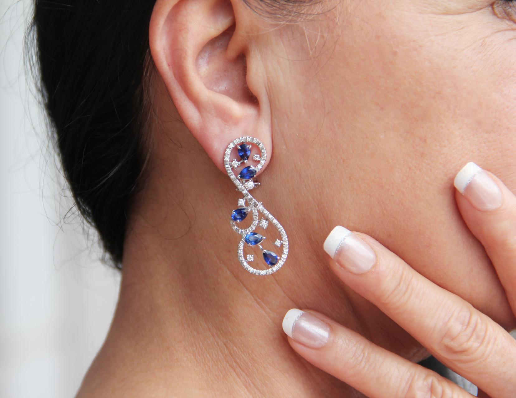 Handcraft Sapphires 18 Karat White Gold Diamonds Stud Earrings For Sale 4