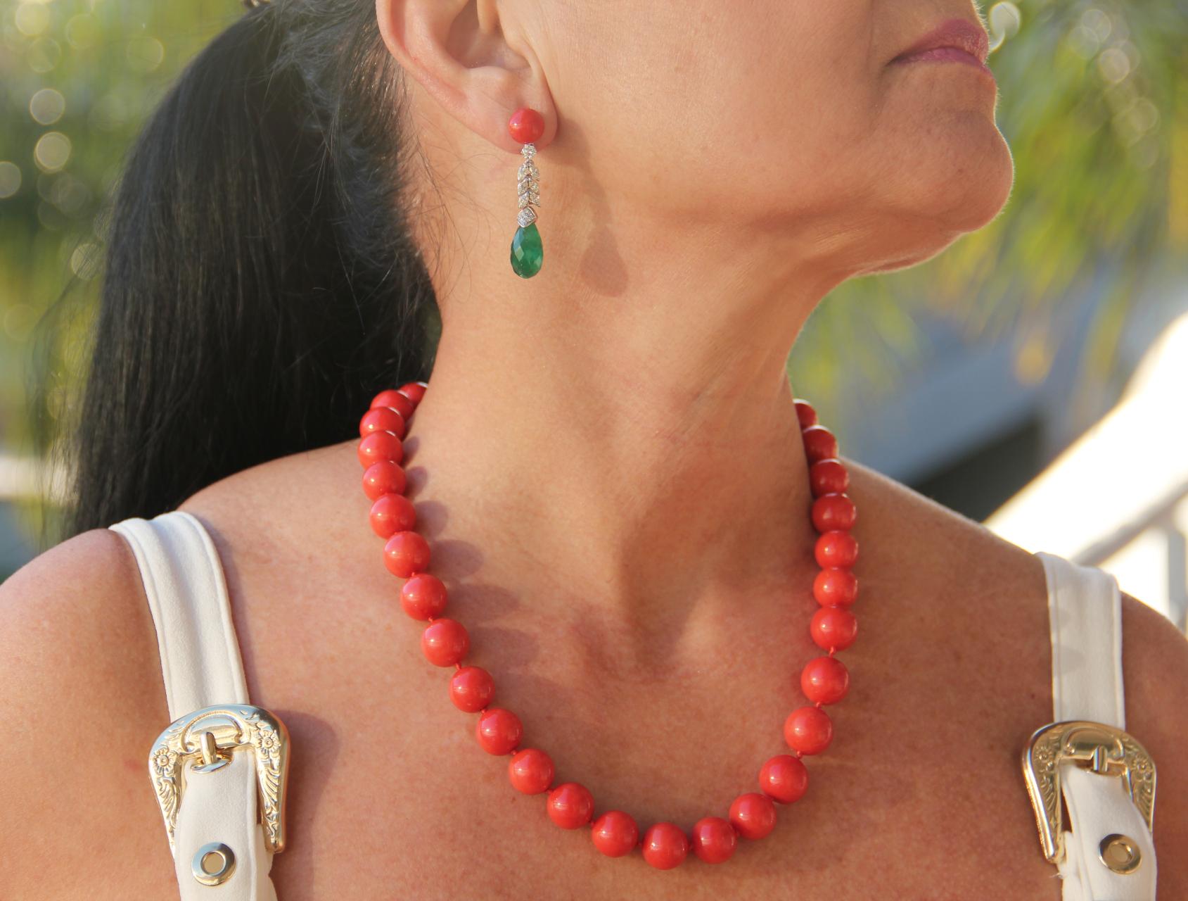 Handcraft Sardinian Coral 18 Karat White Gold Diamonds Beaded Necklace In New Condition For Sale In Marcianise, IT