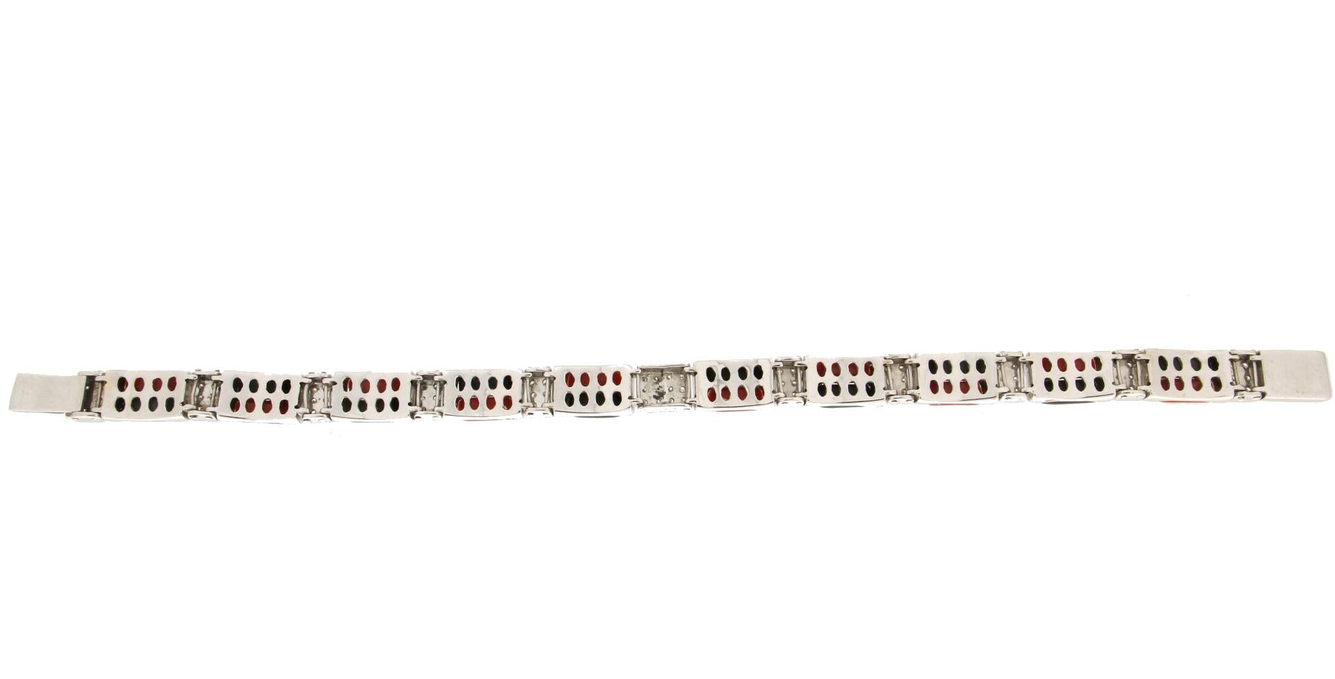 Bracelet manchette artisanal en corail de Sardaigne, or blanc 18 carats, onyx et diamants Neuf - En vente à Marcianise, IT