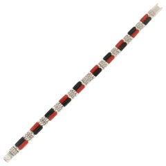 Bracelet manchette artisanal en corail de Sardaigne, or blanc 18 carats, onyx et diamants