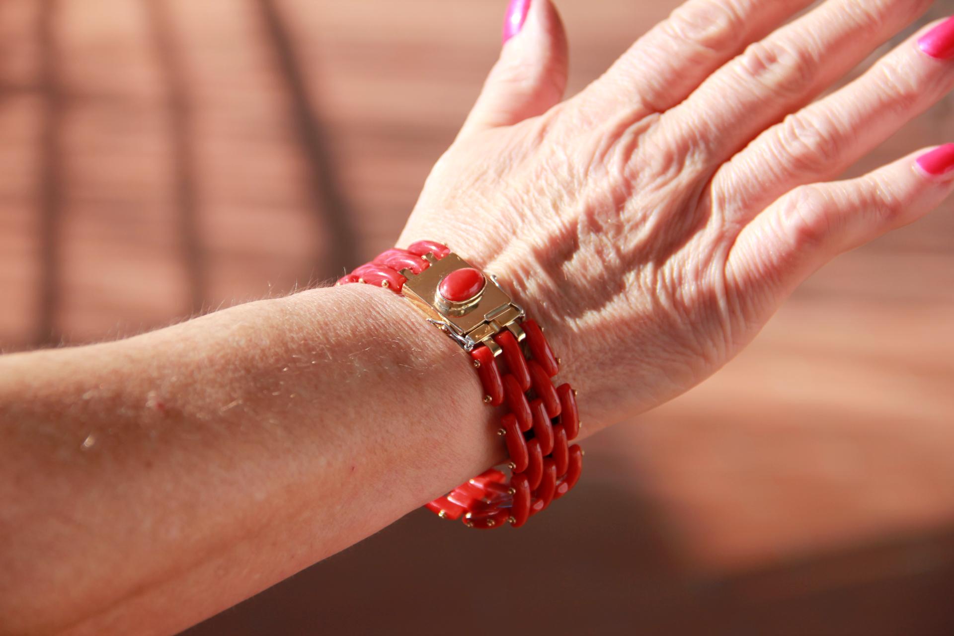 Handcraft Sardinian Coral 18 Karat Yellow and White Gold Cuff Bracelet For Sale 7