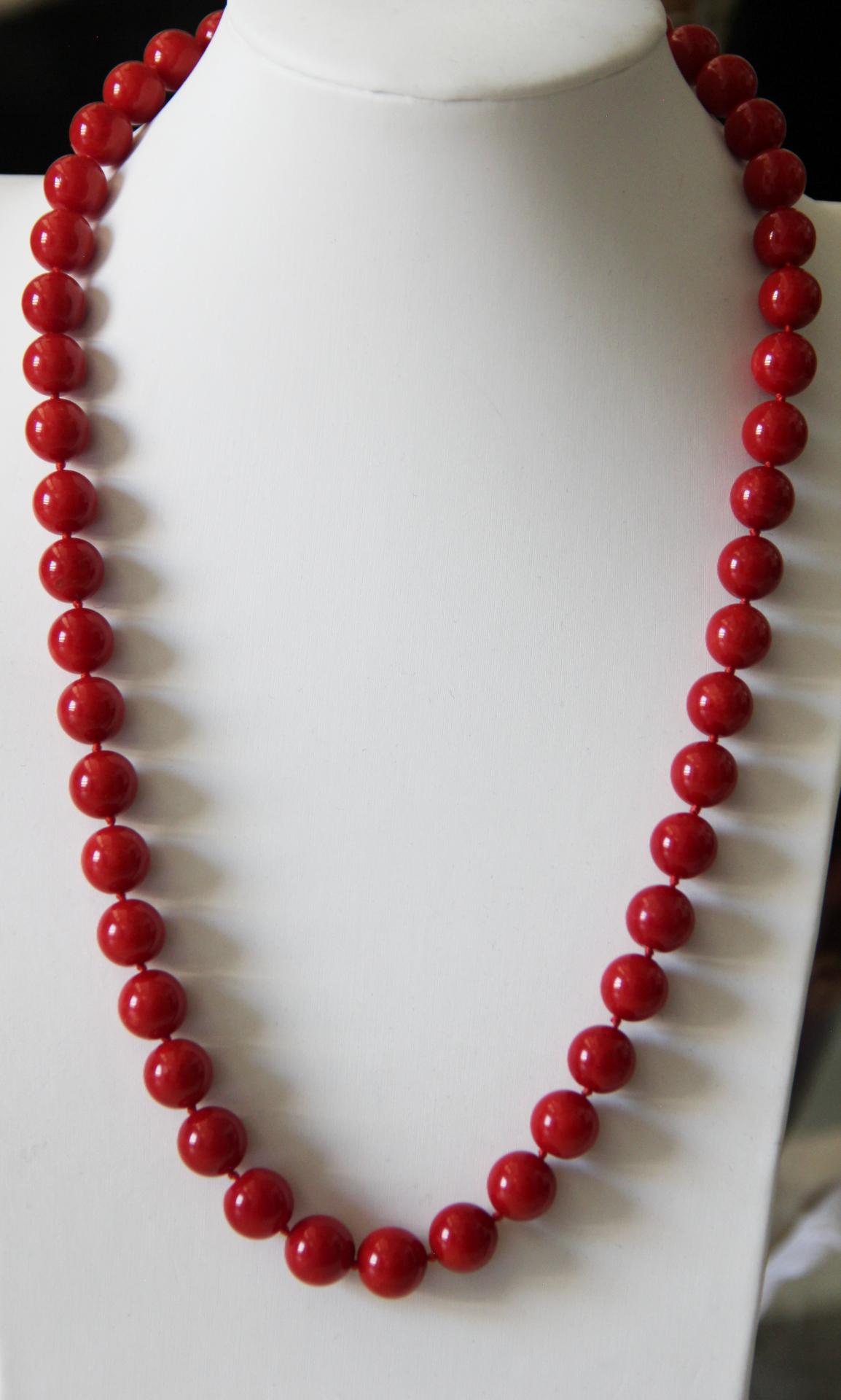 Handcraft Sardinian Coral 18 Karat Yellow Gold Diamonds Beaded Necklace In New Condition For Sale In Marcianise, IT