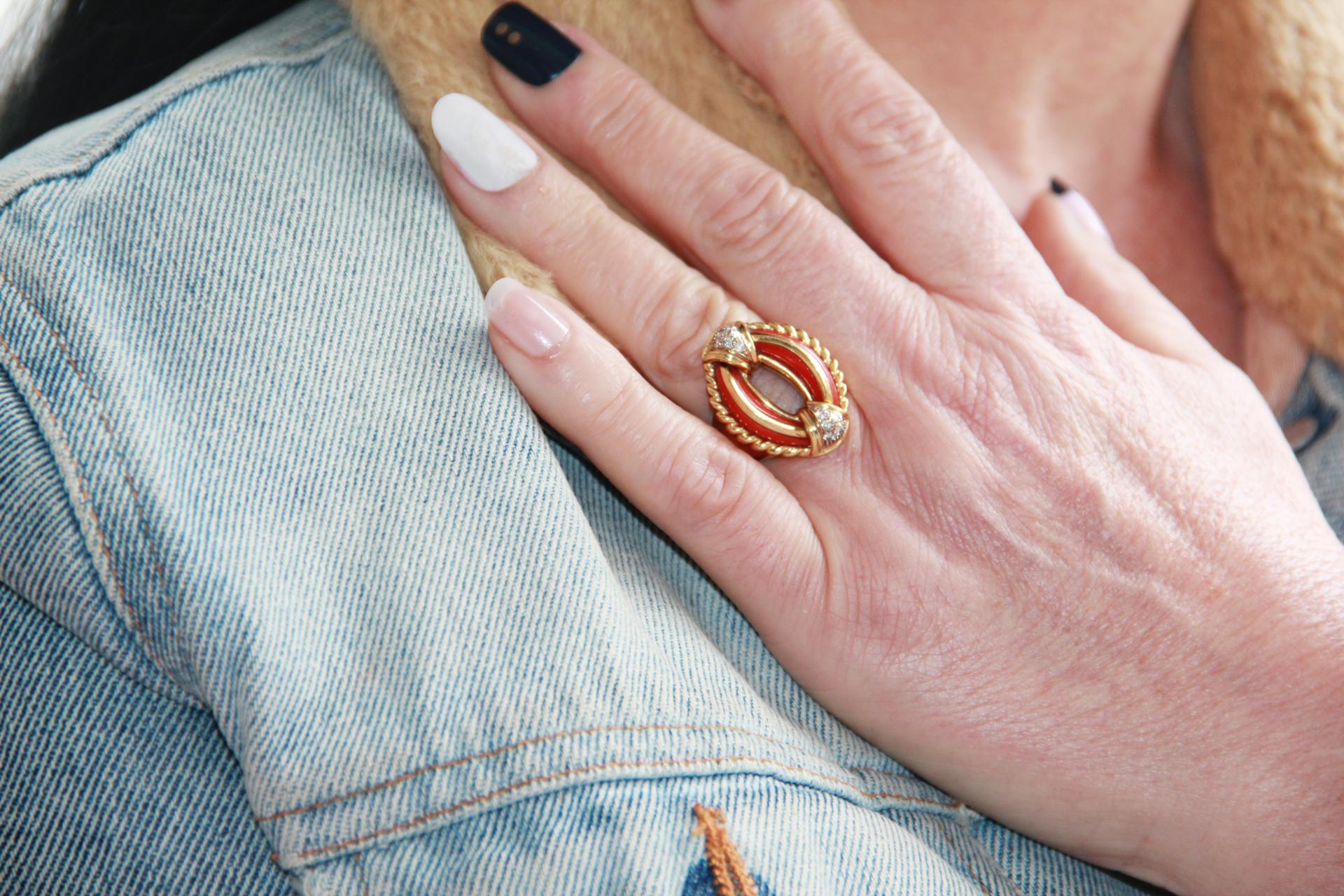 Bague de cocktail en or jaune 18 carats diamants et corail de Sardaigne Handcraft en vente 6