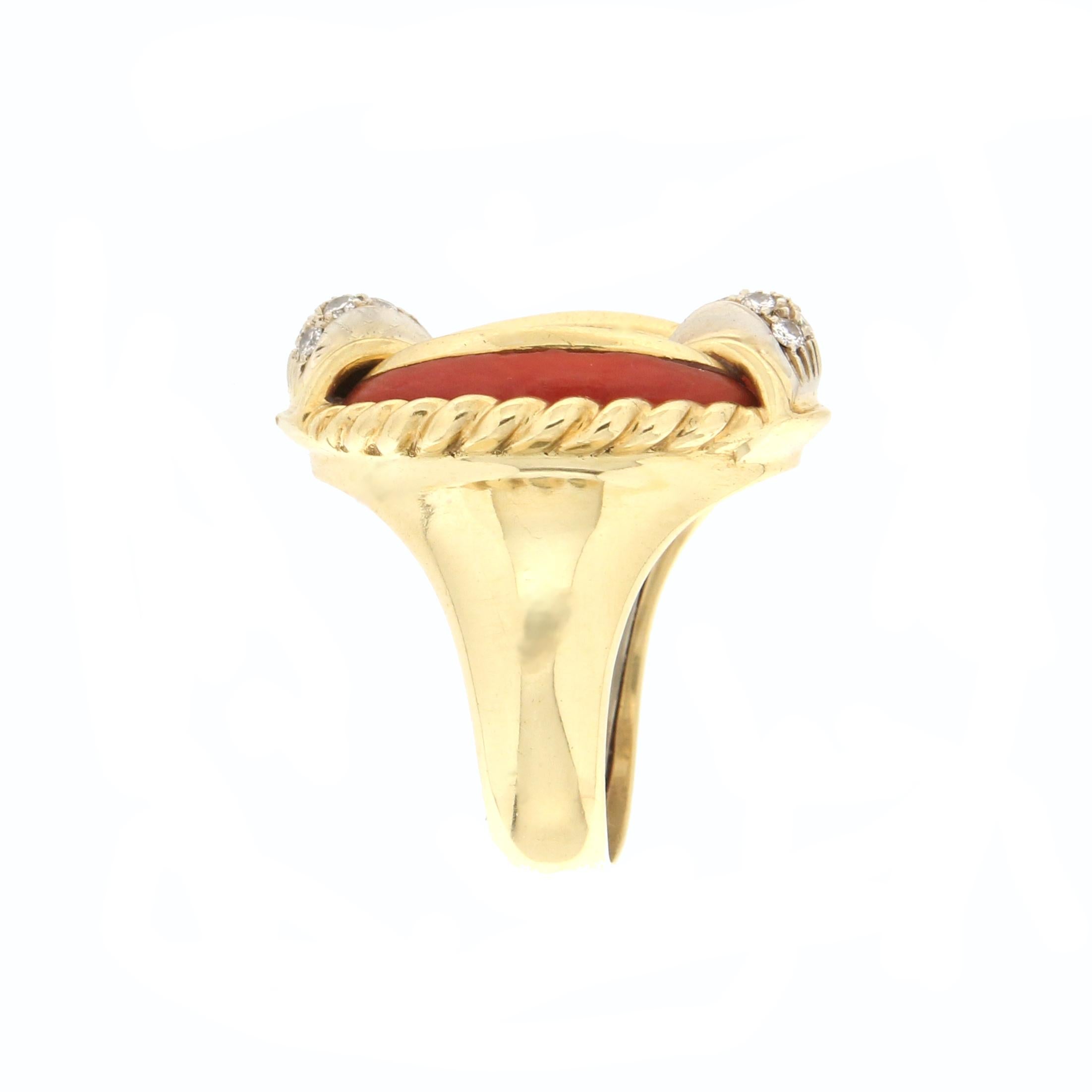 Bague de cocktail en or jaune 18 carats diamants et corail de Sardaigne Handcraft Neuf - En vente à Marcianise, IT