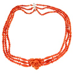 Collier ras du cou artisanal en or blanc 18 carats et corail de Sicile