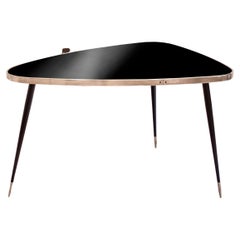 Table d'appoint artisanale en acier de forme organique avec contour 5 couleurs et petit plateau de 2 hauteurs