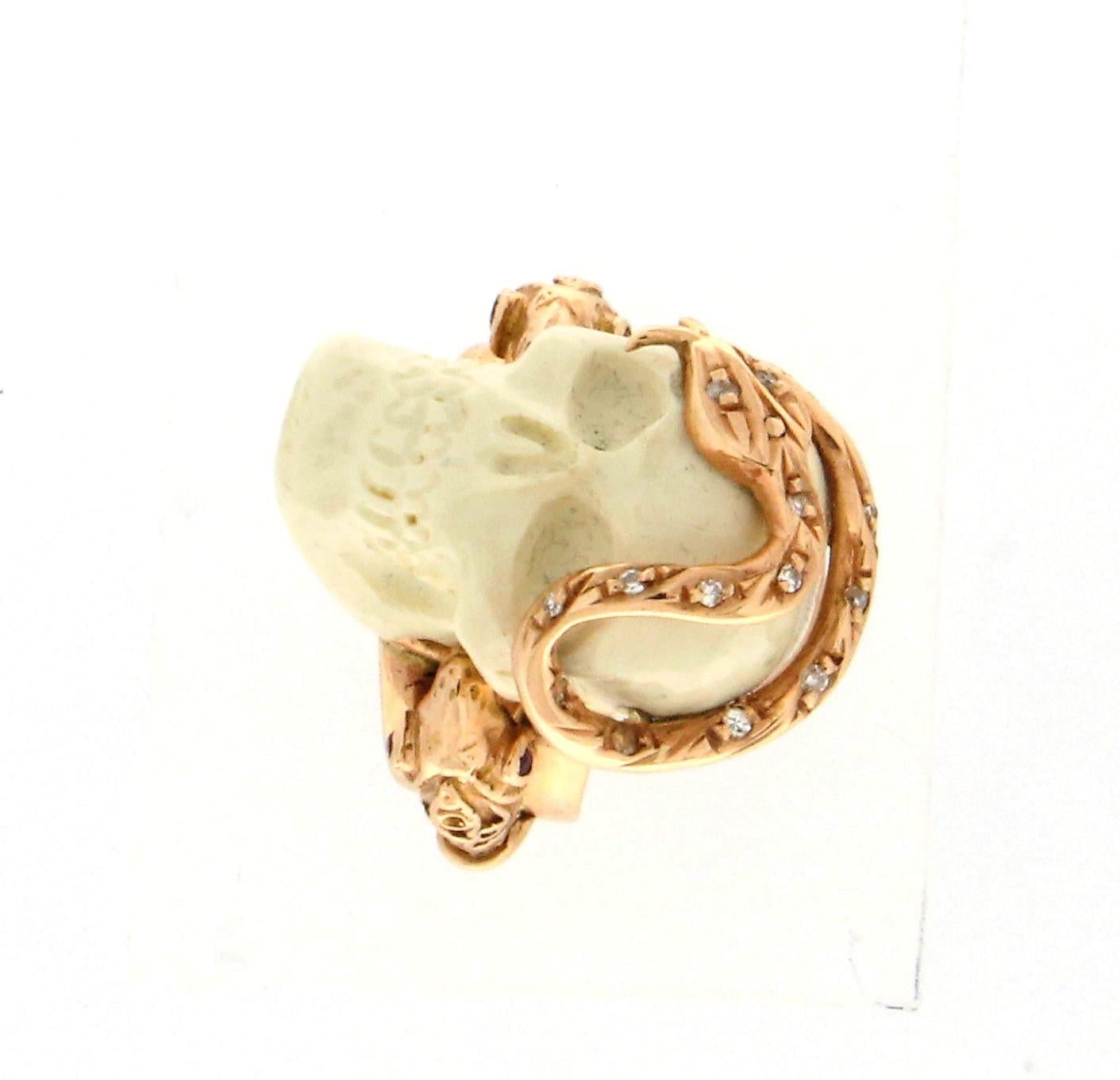 Handcraft Skull 14 Karat Yellow Gold Diamonds Cocktail Ring In New Condition In Marcianise, IT