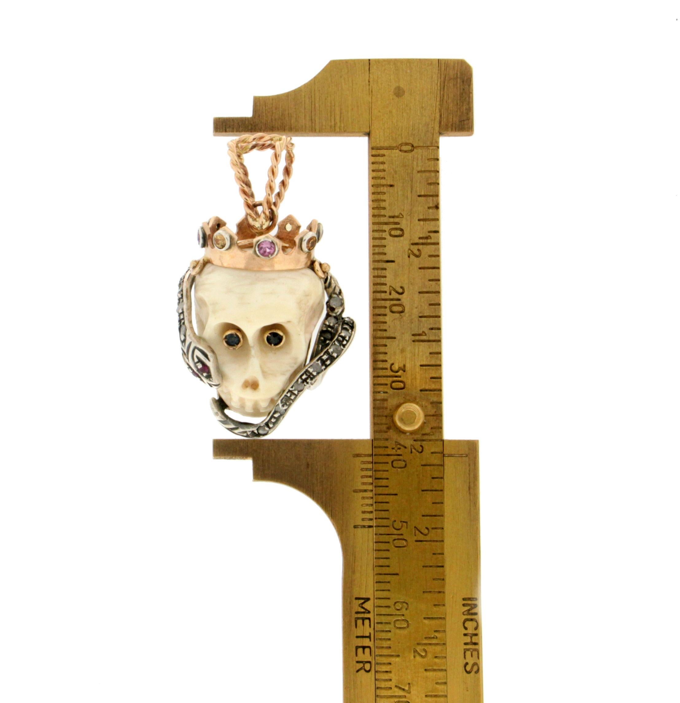 Handcraft Skull 14 Karat Yellow Gold Diamonds Pendant Necklace For Sale 1