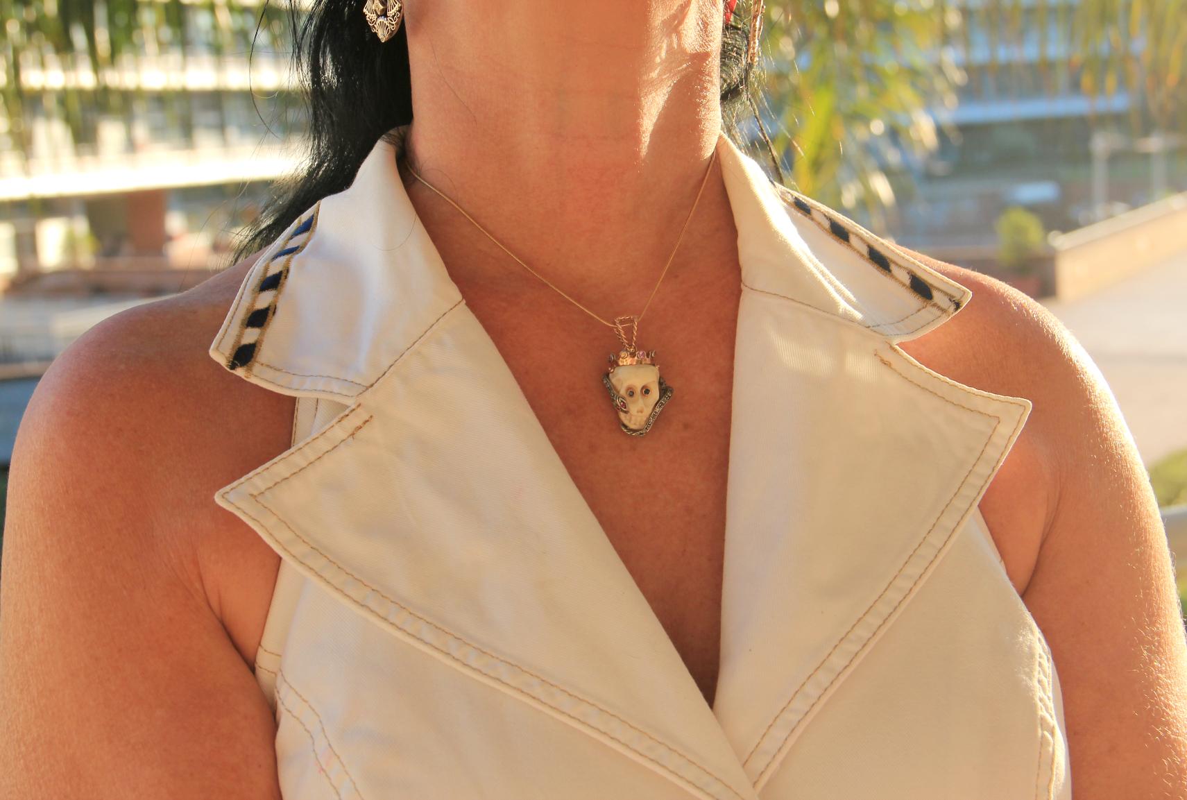 Handgefertigte Halskette mit 14 Karat Gelbgold-Diamanten-Anhänger im Angebot 3