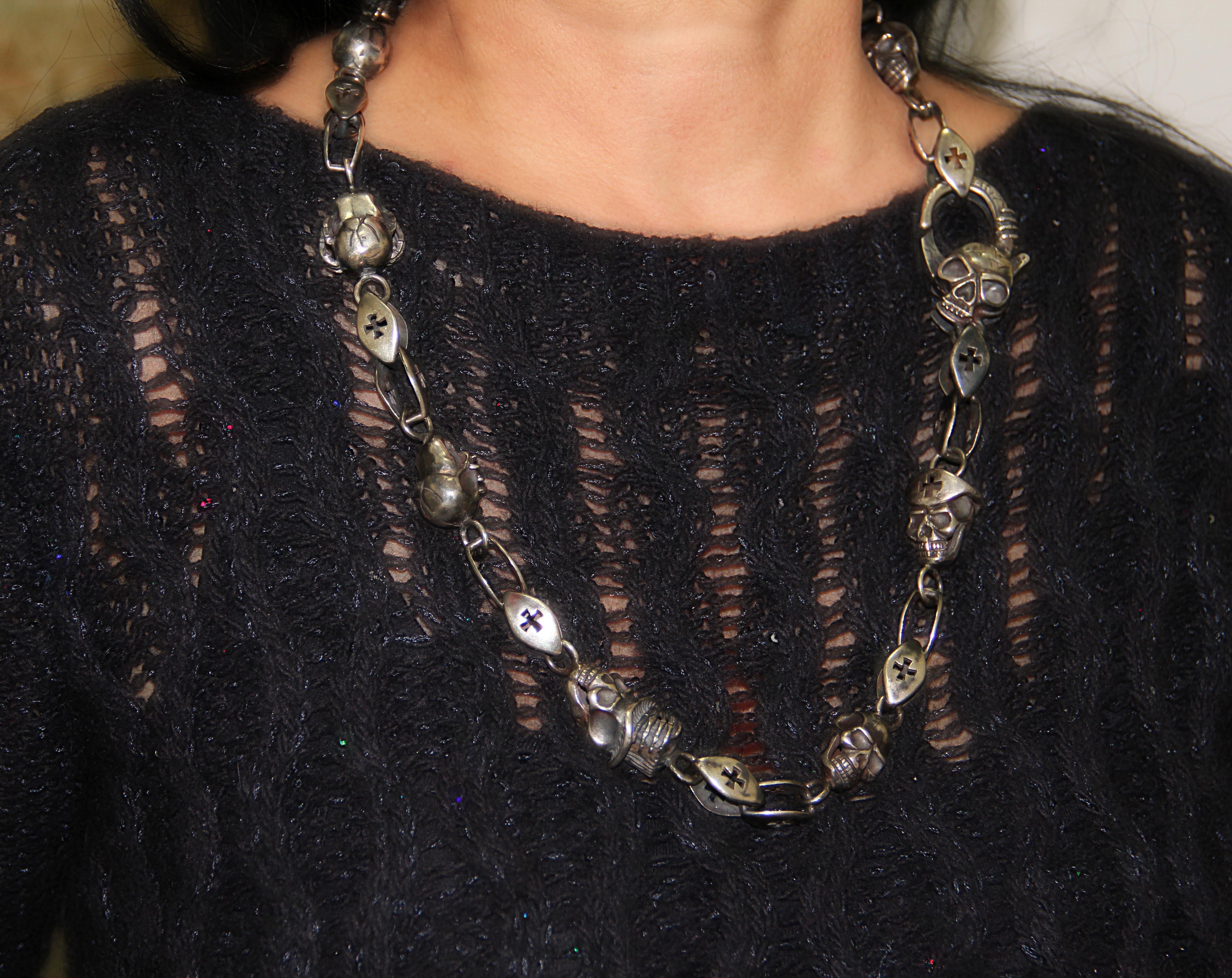 Collana a catena d'argento con teschio da 800 millesimi realizzata a mano in vendita 3