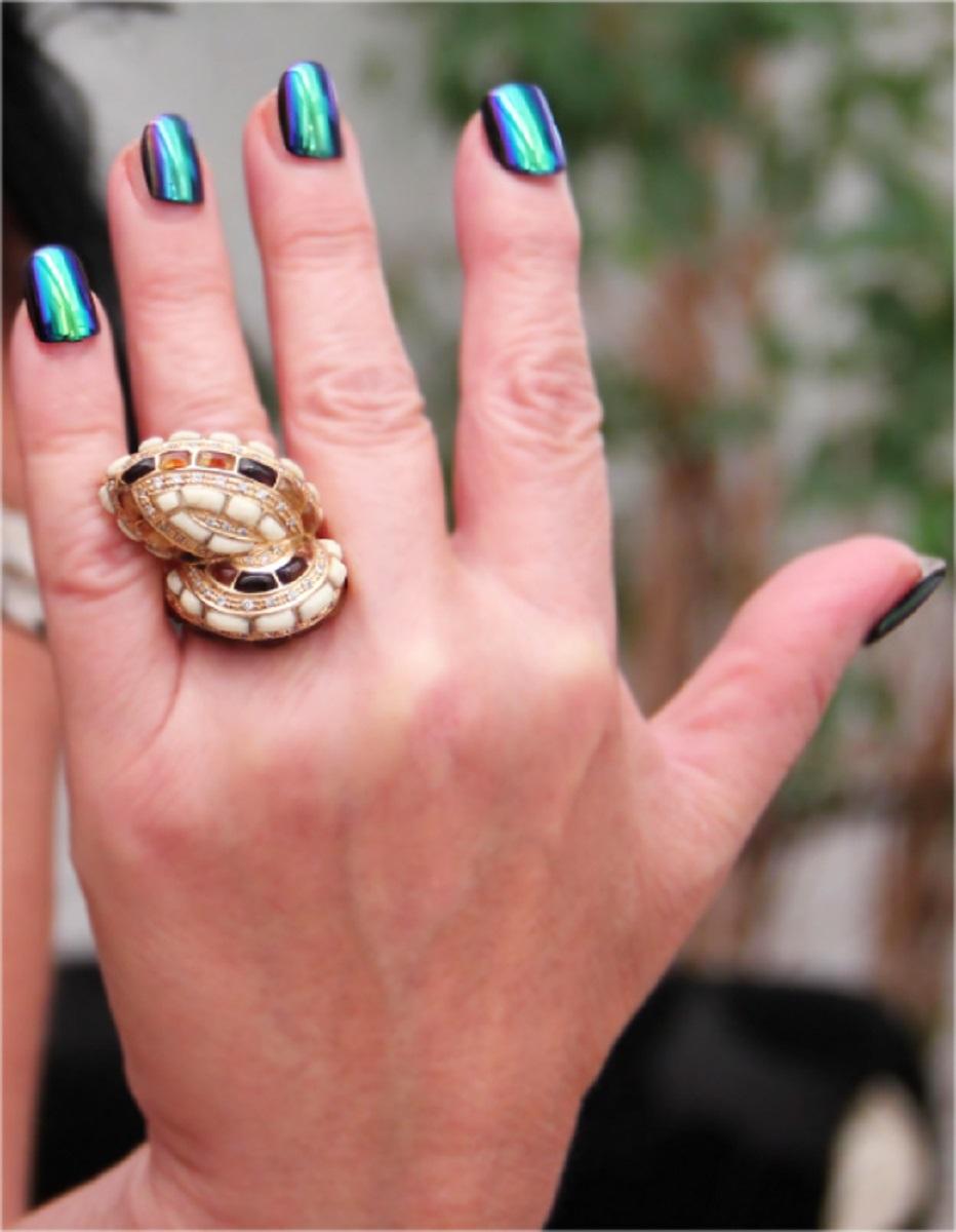 Handcraft Schlange 18 Karat Gelbgold Diamanten und Achat Cocktail Ring im Angebot 4