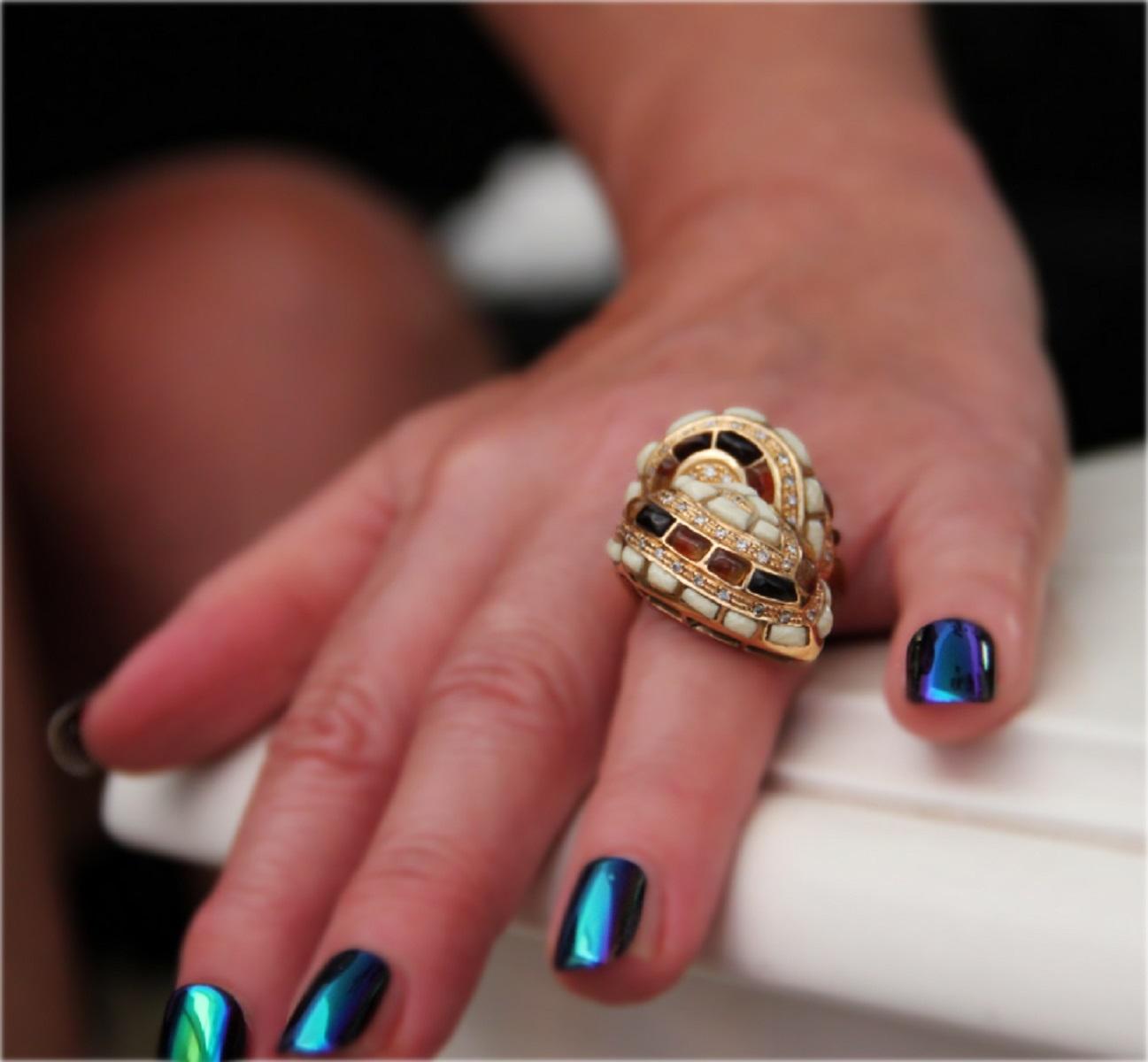 Handcraft Schlange 18 Karat Gelbgold Diamanten und Achat Cocktail Ring im Angebot 6