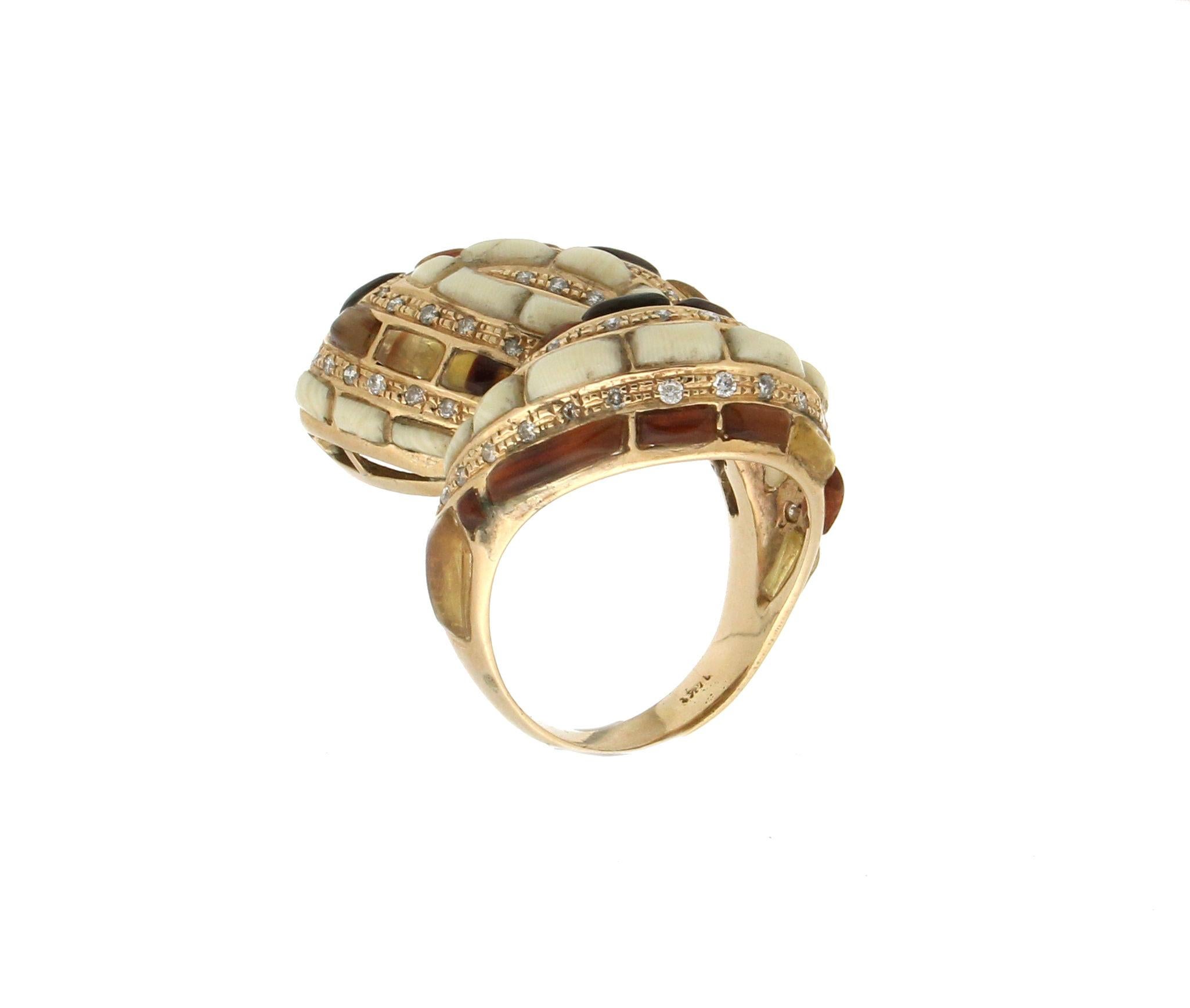 Artisan Handcraft Snake 18 Karat Yellow Gold Diamonds and Agate Cocktail Ring For Sale