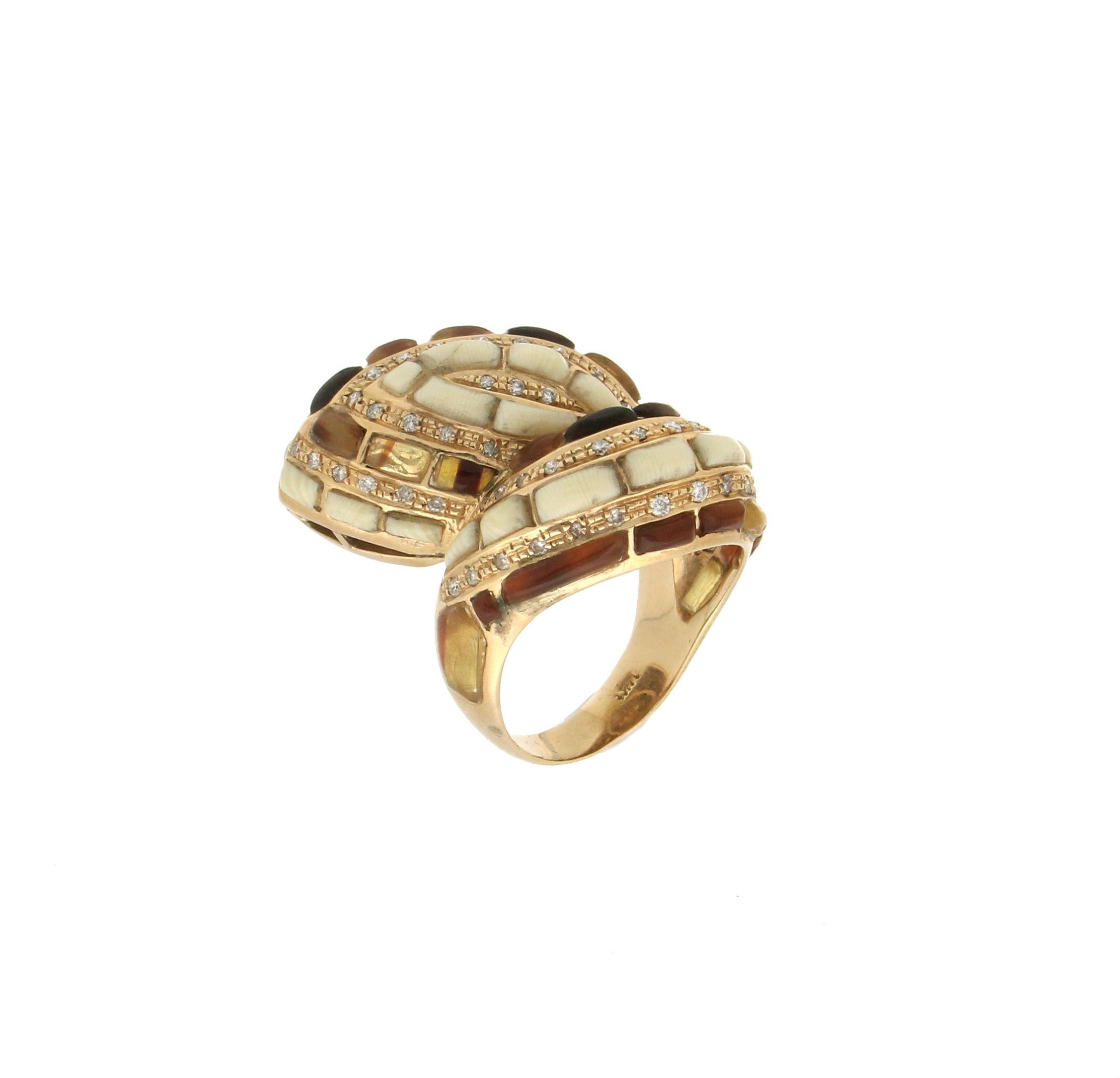 Brilliant Cut Handcraft Snake 18 Karat Yellow Gold Diamonds and Agate Cocktail Ring For Sale