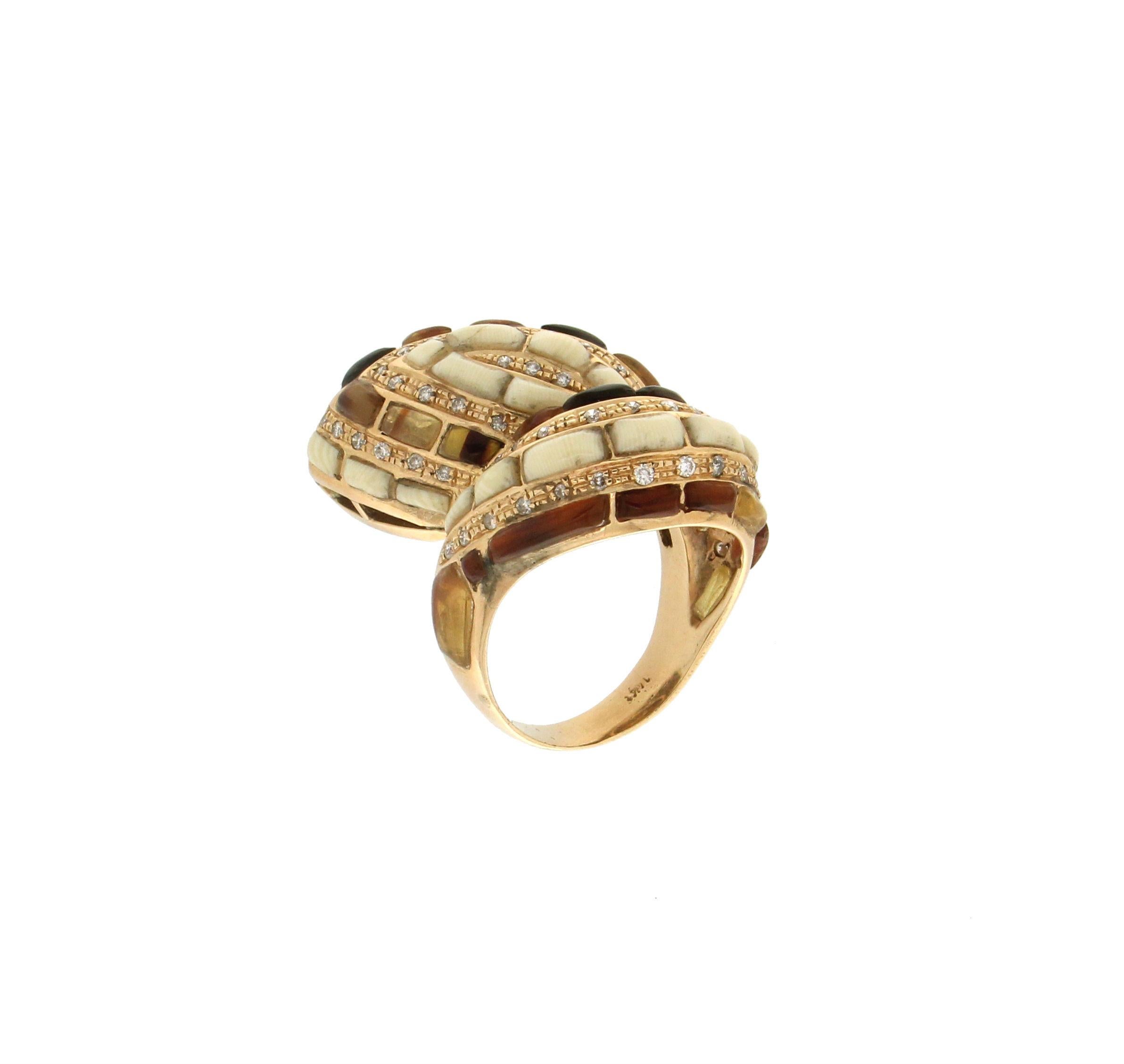 Women's or Men's Handcraft Snake 18 Karat Yellow Gold Diamonds and Agate Cocktail Ring For Sale