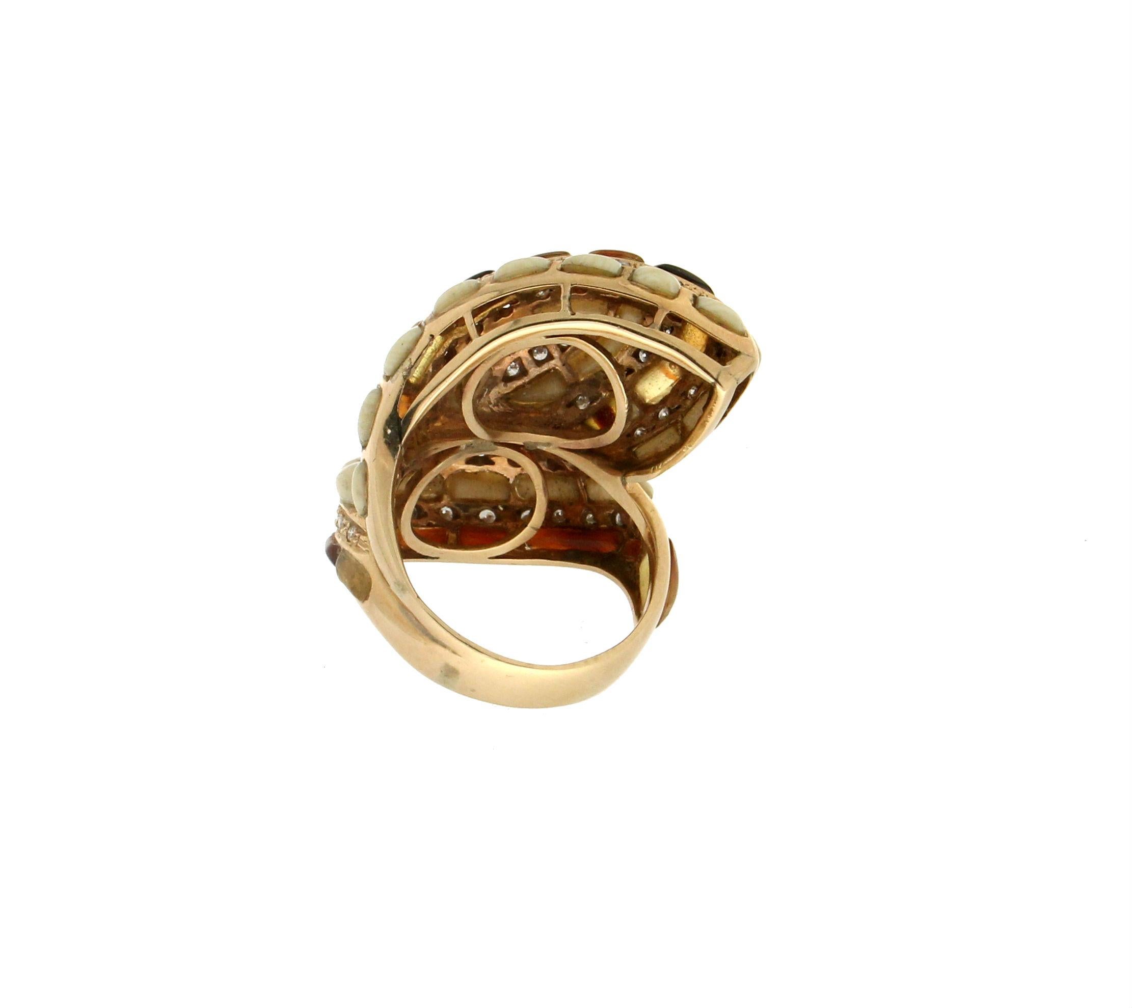 Handcraft Snake 18 Karat Yellow Gold Diamonds and Agate Cocktail Ring For Sale 1