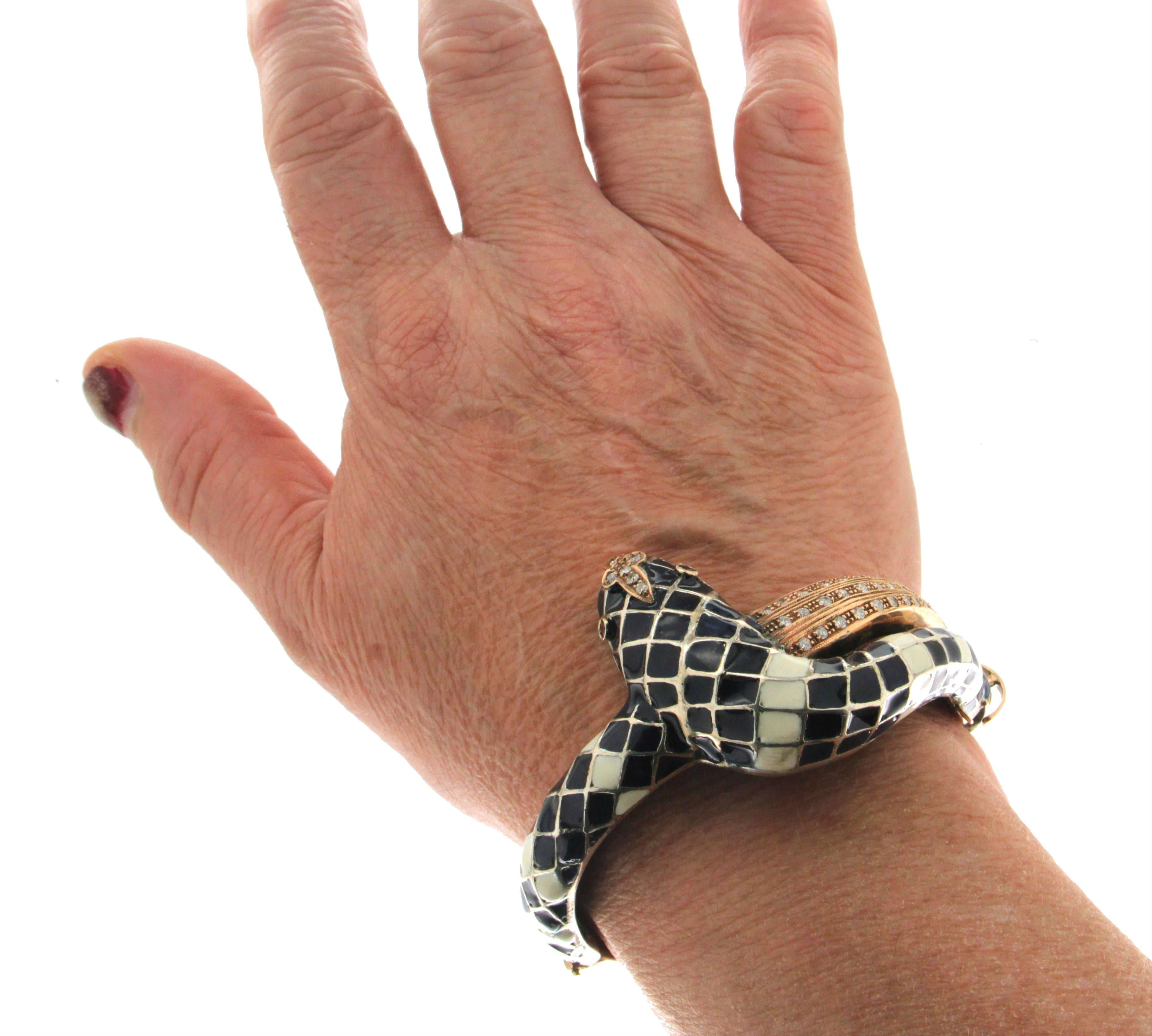 Bracelet artisanal à pince en forme de serpent en or jaune 9 carats et diamants en vente 4