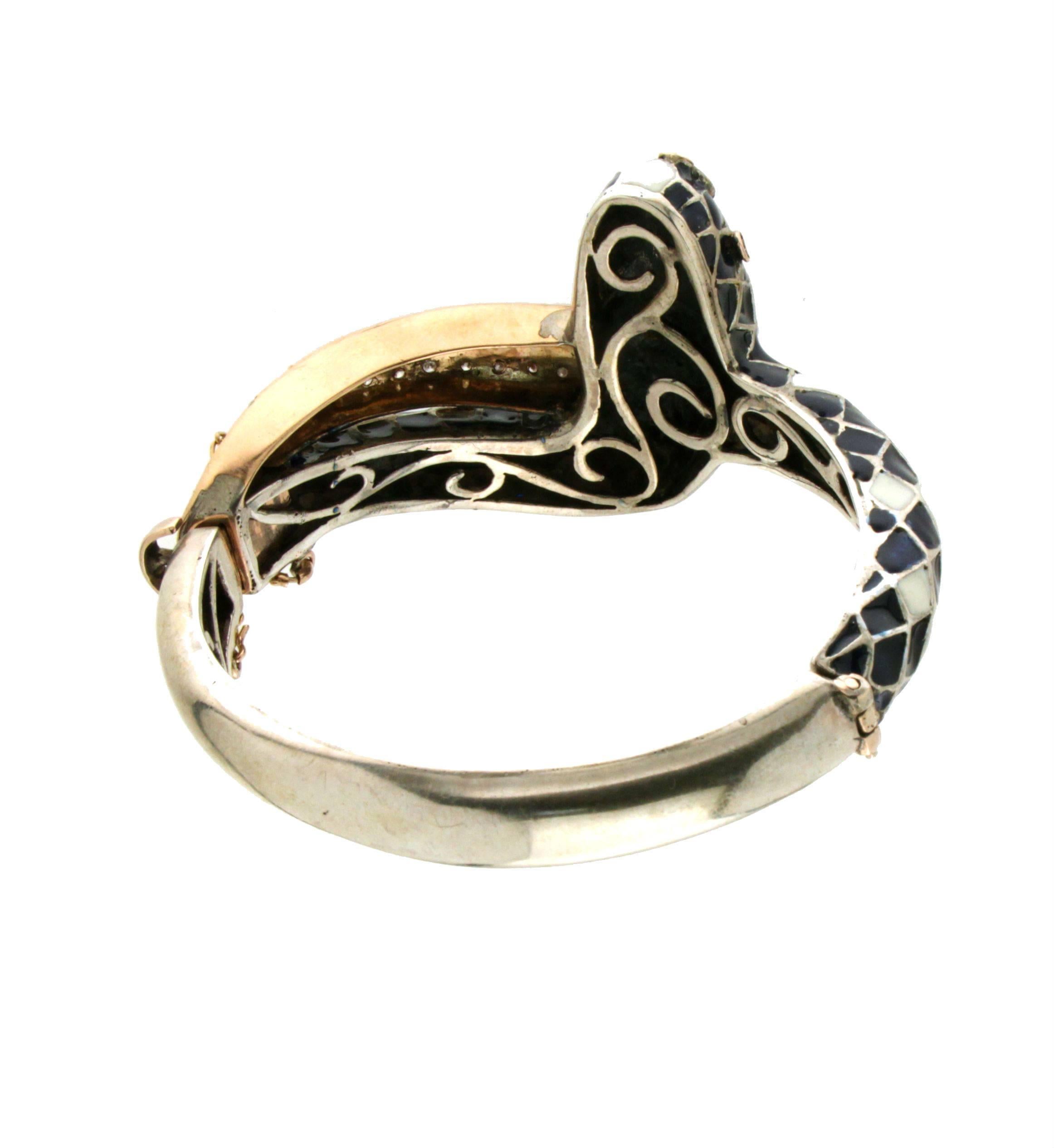 Handgefertigtes Schlangenarmband 9 Karat Gelbgold mit Diamanten und Klappverschluss im Angebot 1