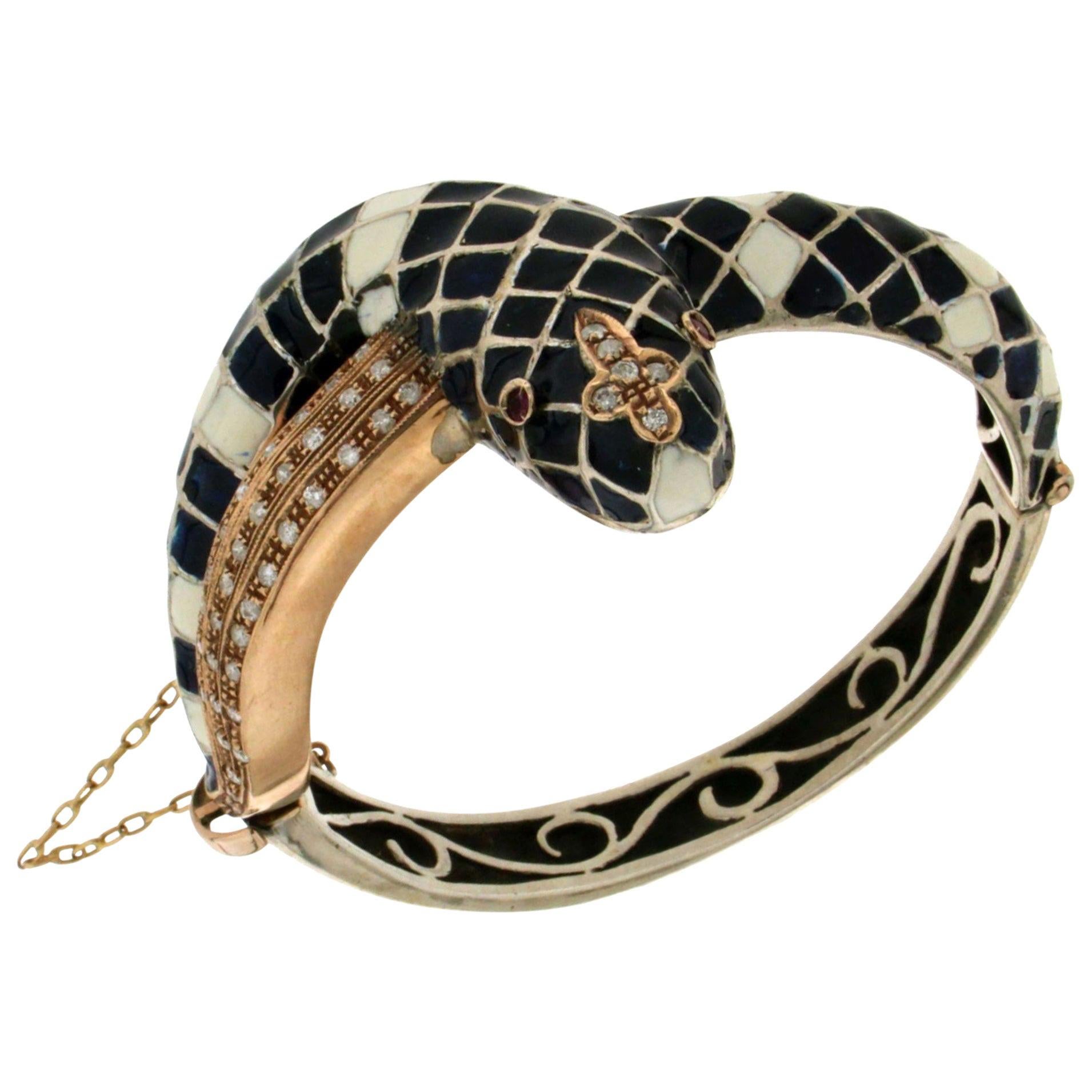 Handgefertigtes Schlangenarmband 9 Karat Gelbgold mit Diamanten und Klappverschluss im Angebot
