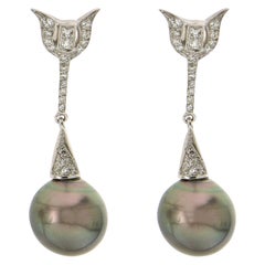 Boucles d'oreilles pendantes en or blanc 18 carats avec diamants et perles de Tahiti (Handcraft)