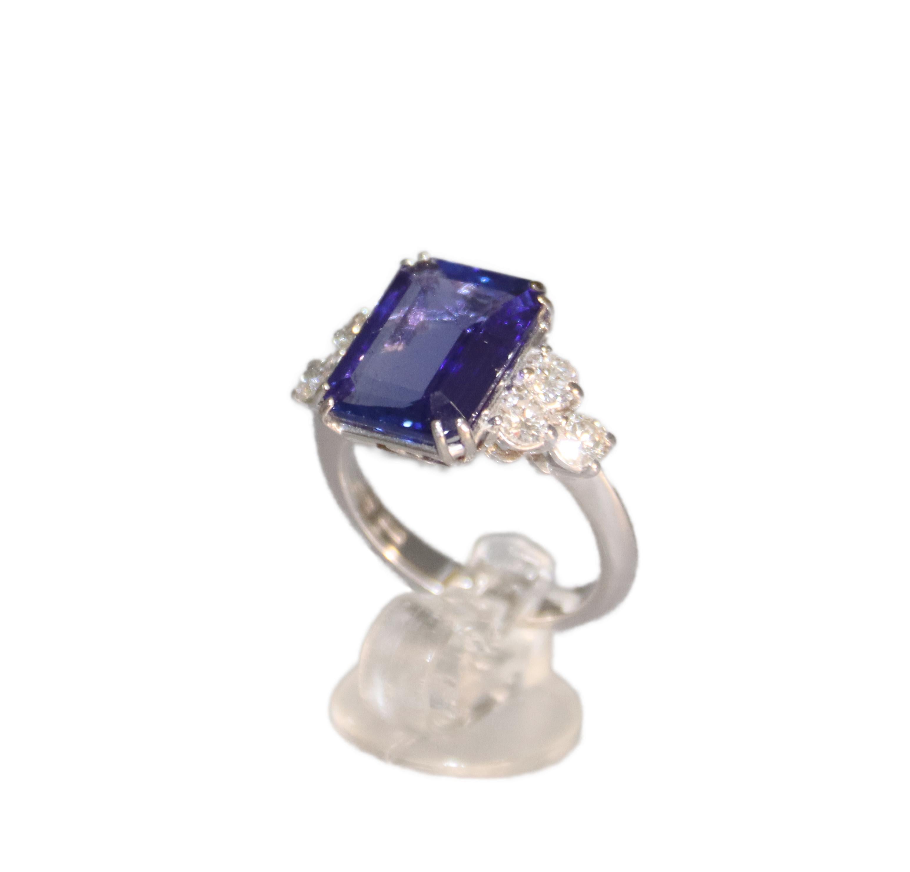 Handcraft Tanzanite 18 Karat White Gold Diamonds Cocktail Ring For Sale 4