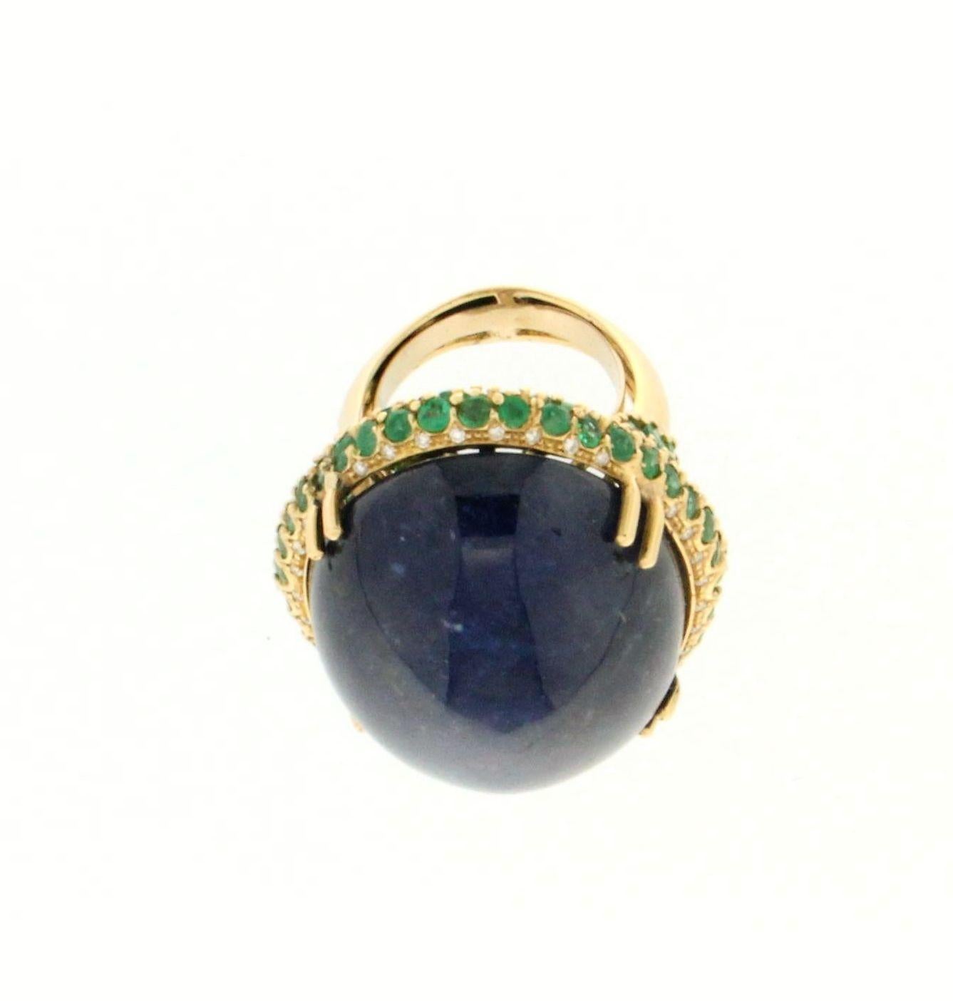 Handcraft Tanzanite 18 Karat Yellow Gold Diamonds Emeralds Cocktail Ring In New Condition For Sale In Marcianise, IT