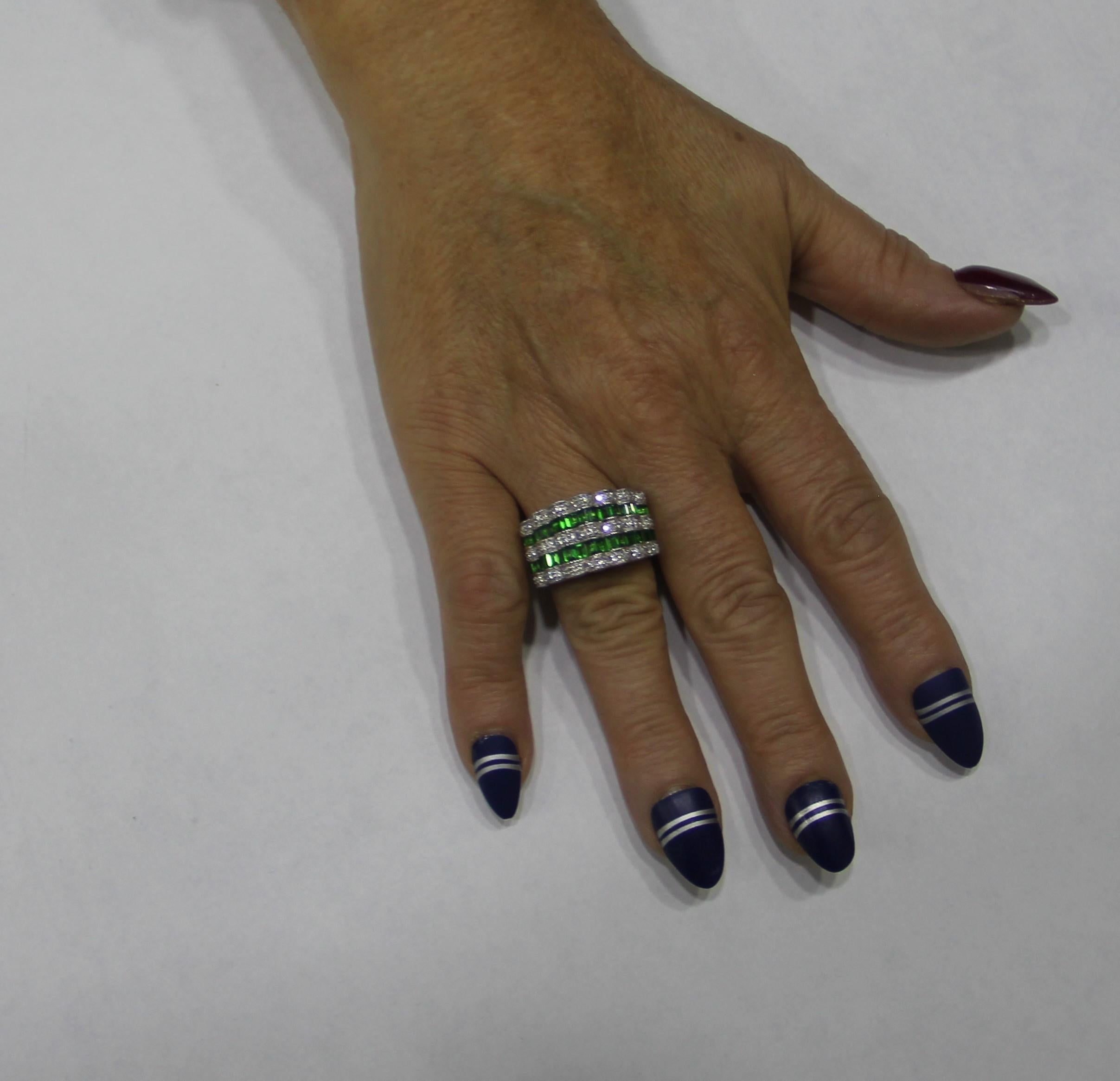 Handcraft Tsavorite 18 Karat White Gold Diamonds Cocktail Ring For Sale 4