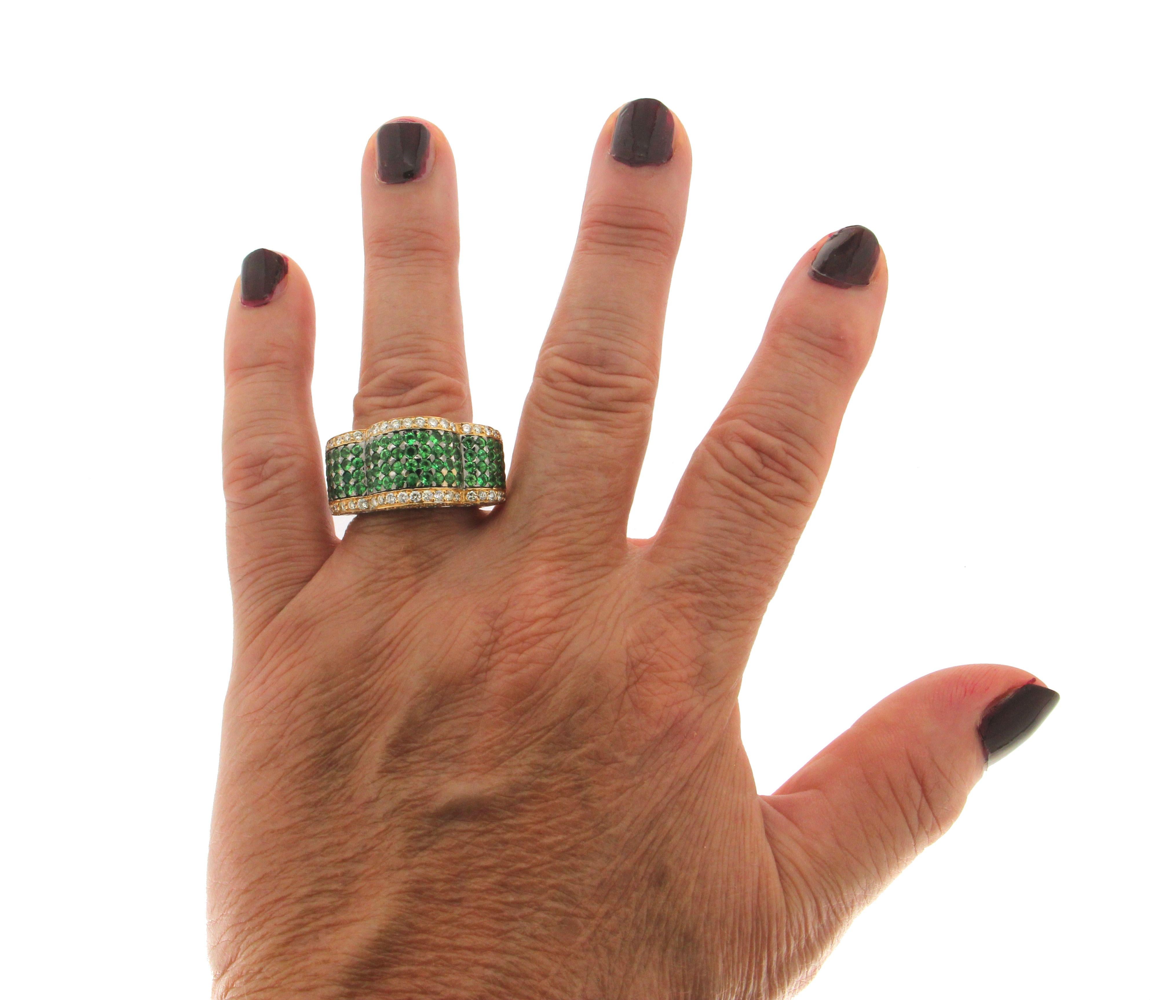 Handcraft Tsavorite 18 Karat Yellow and White Gold Diamonds Cocktail Ring For Sale 2