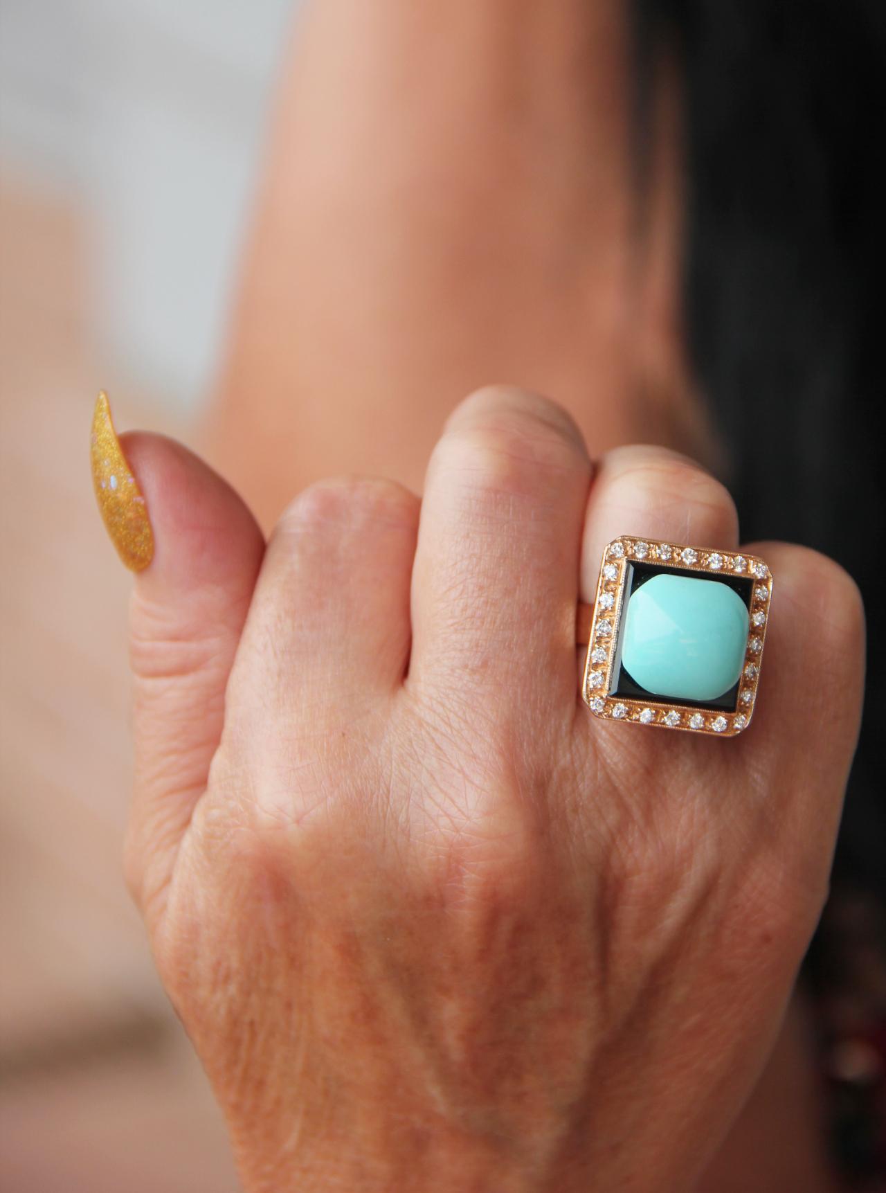 Handcraft Turquoise 14 Karat Yellow Gold Diamonds Onyx Cocktail Ring For Sale 4